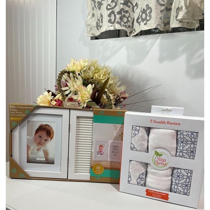 Yoga Sprout 3-Pack Swaddle Blankets & Babys Letterboard Frame Set
