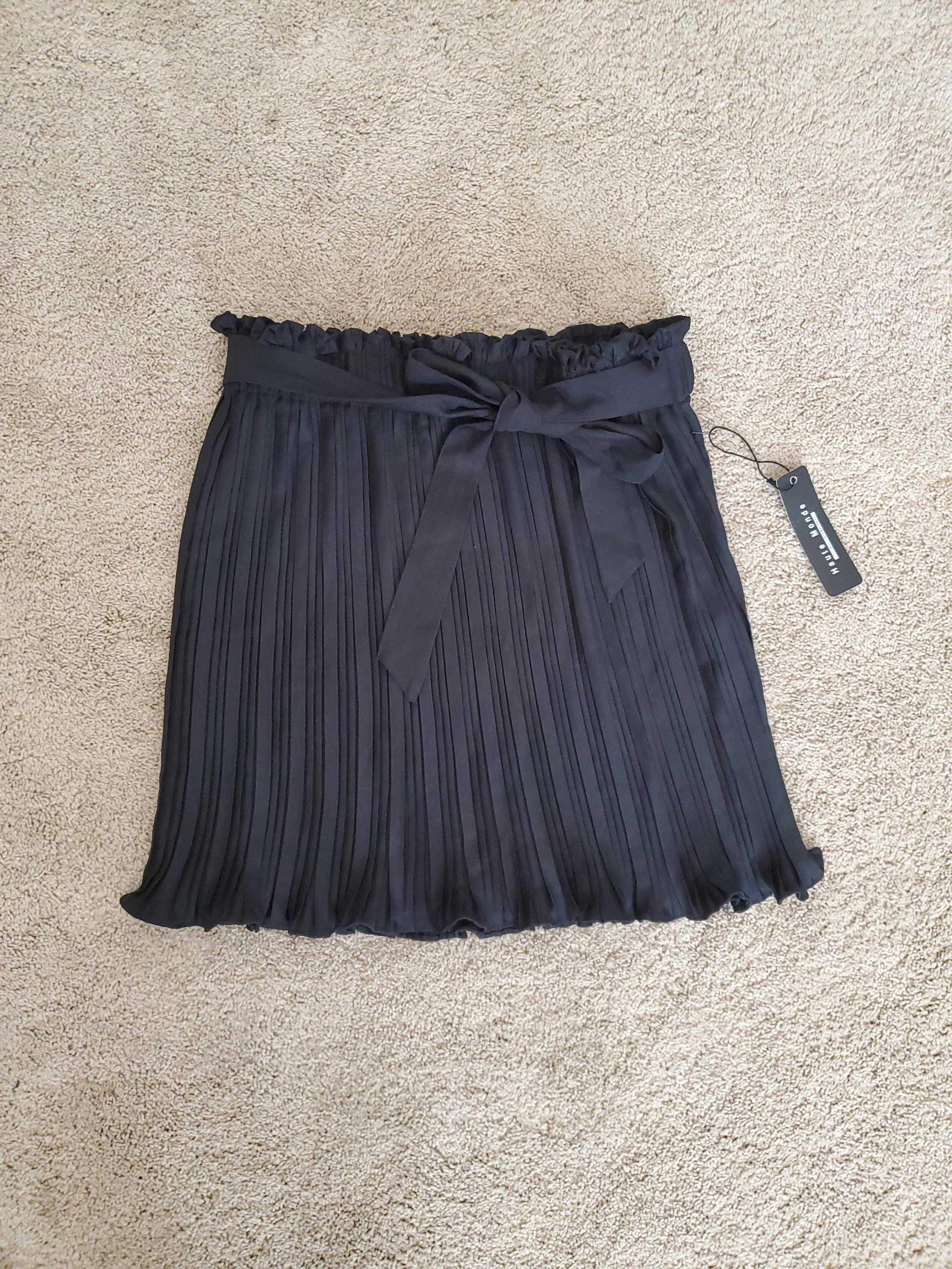 Women's black pleated skirt size L