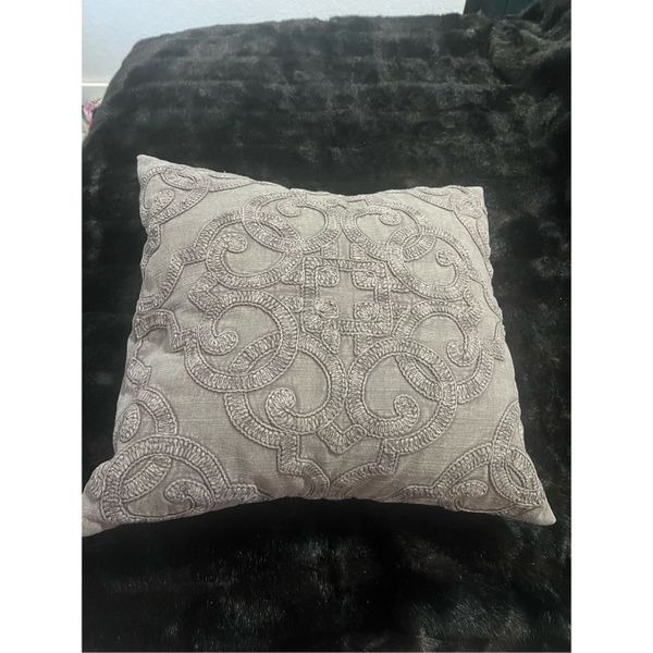 POTTERY BARN 100% COTTON EMBROIDERED PILLOW with DOWN FILLING 18 x 18