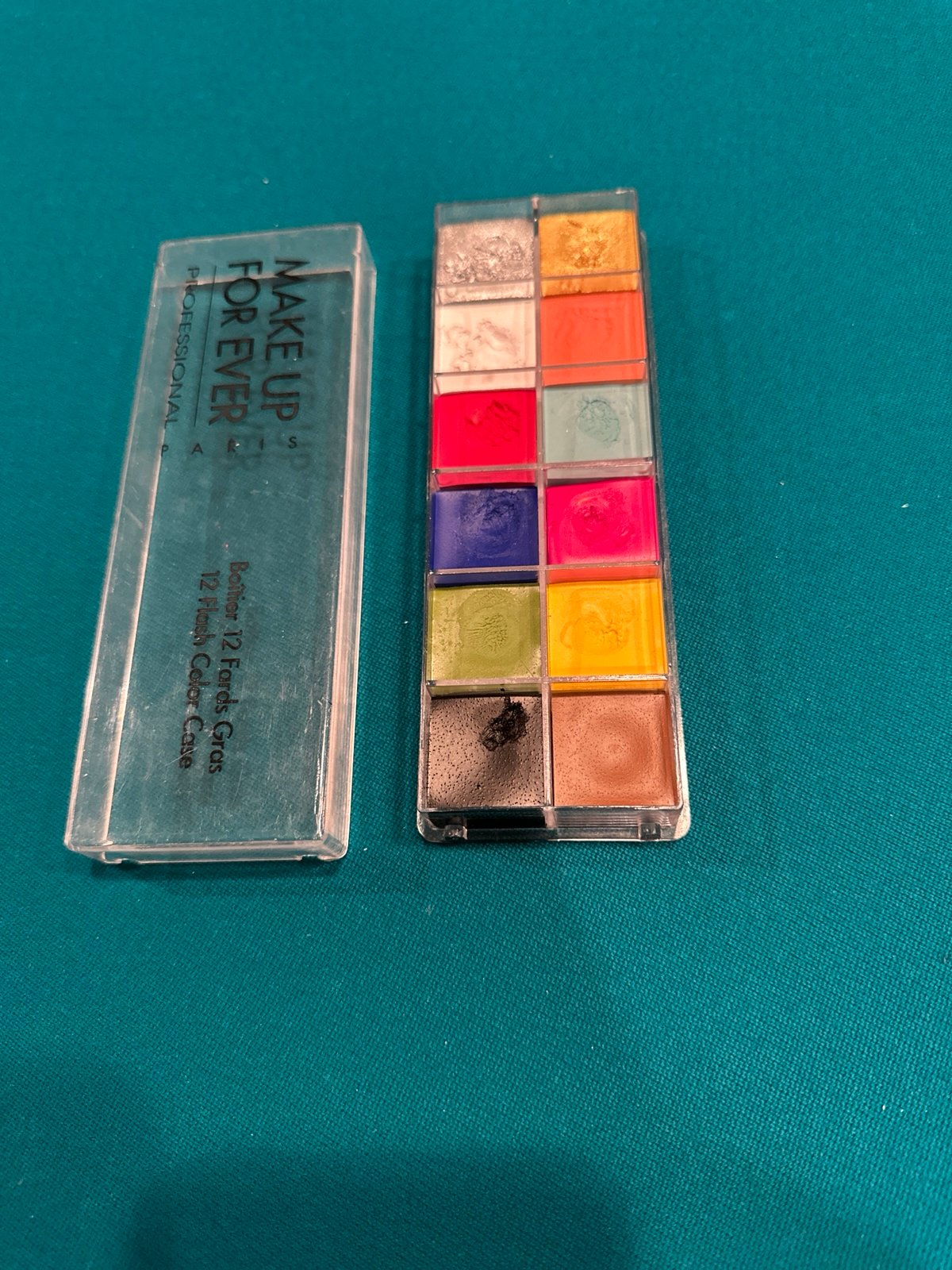 Makeup forever 12 flash color cream case