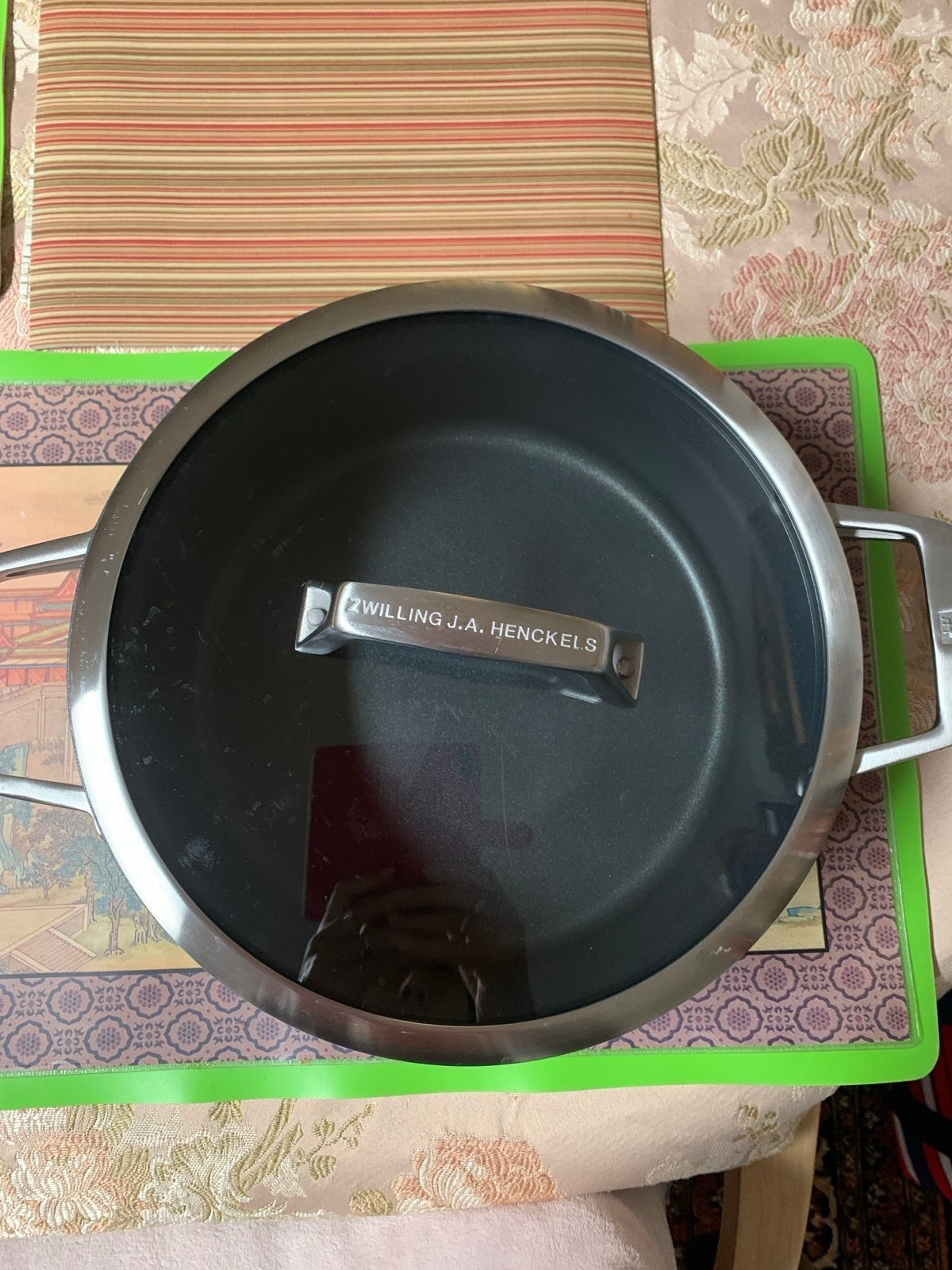 ZWILLING J. A. HENCKEL.S 5 qt, Aluminum, Non-stick, Hard Anodized Dutch Oven