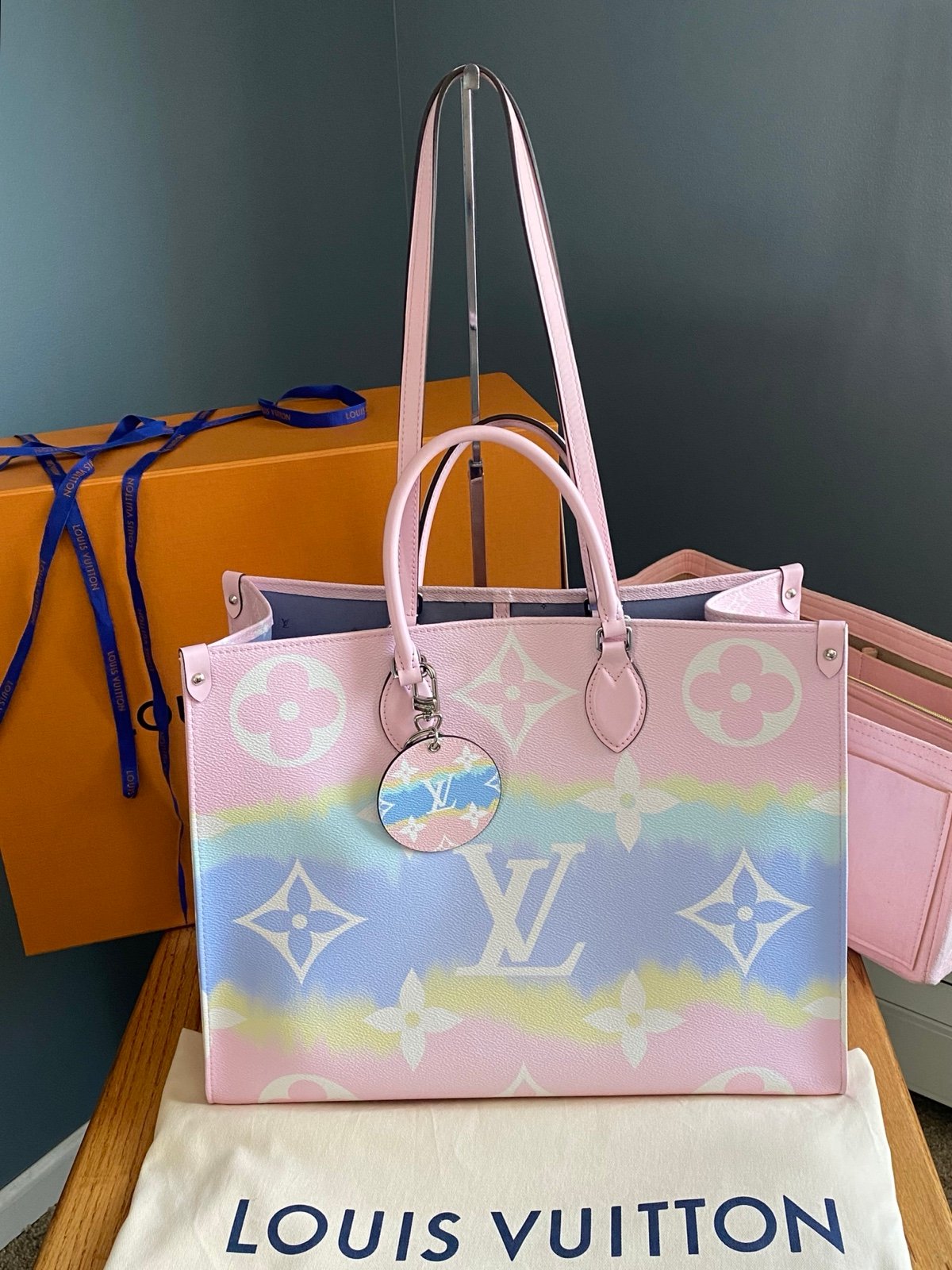 Louis Vuitton OnTheGo GM Escale Pastel-Like New! Free Gift matching Key Charm!