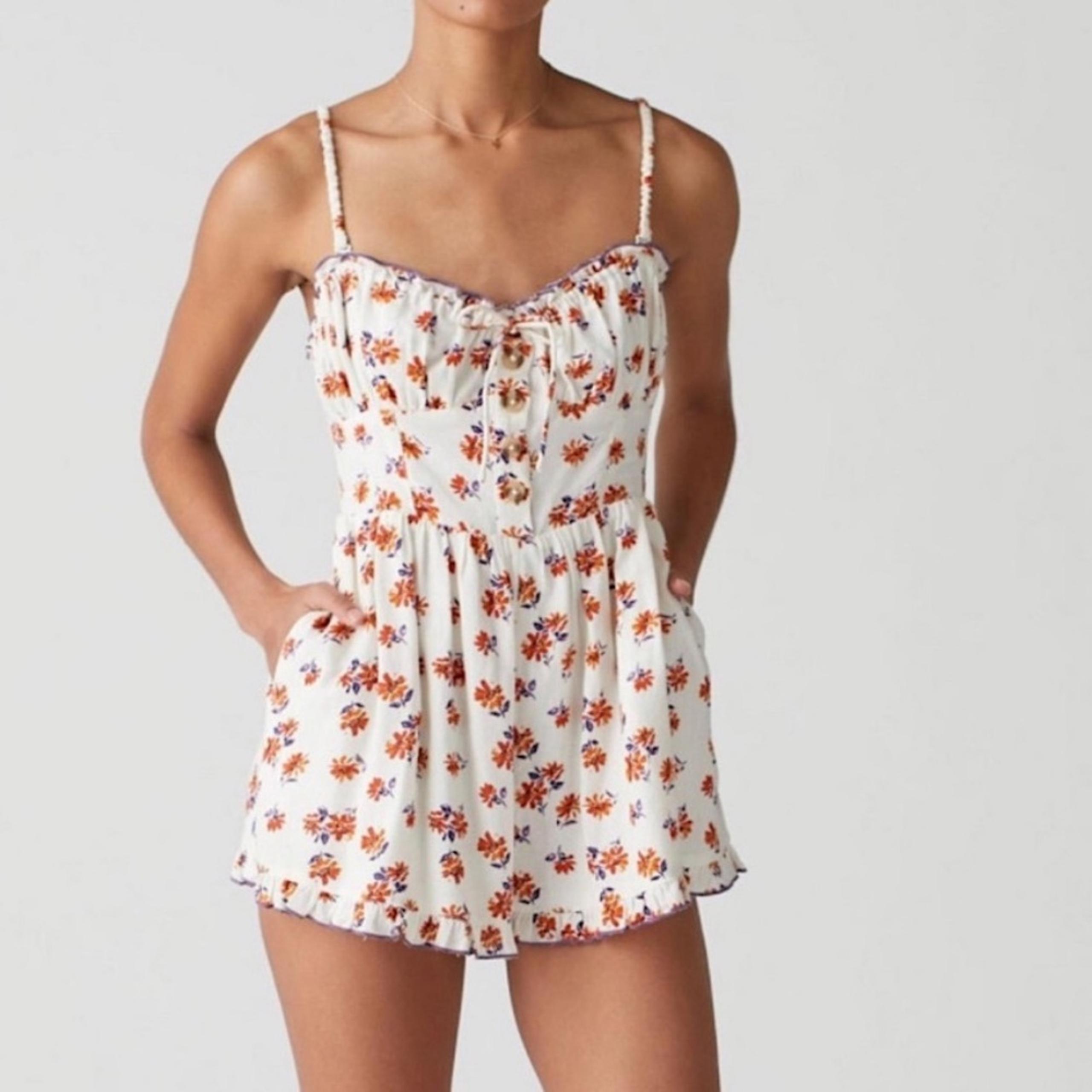 NWT Urban Outfitters Betti Floral Romper