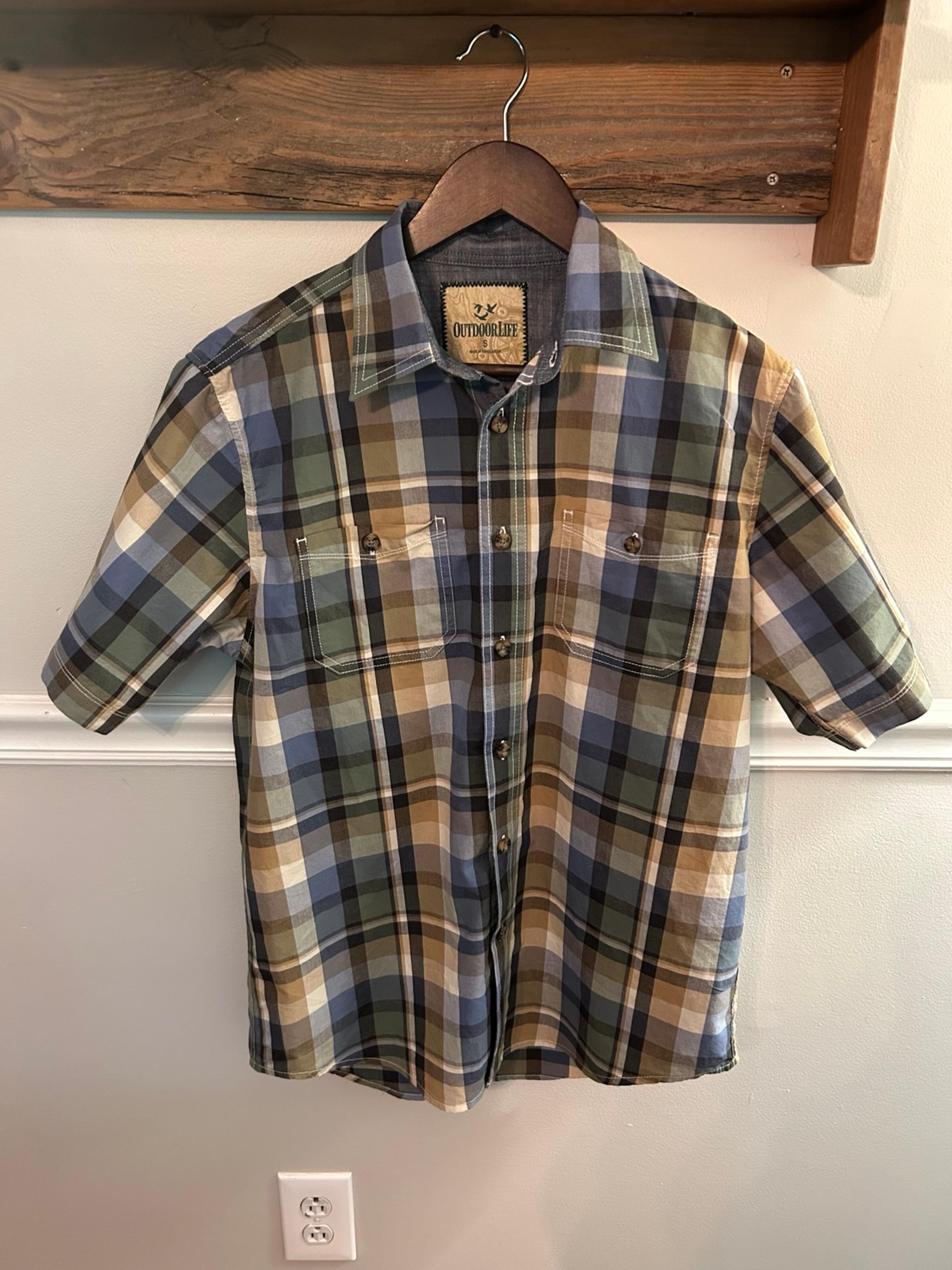 Outdoor life Button Down Short Sleeve Shirt- men’s Small