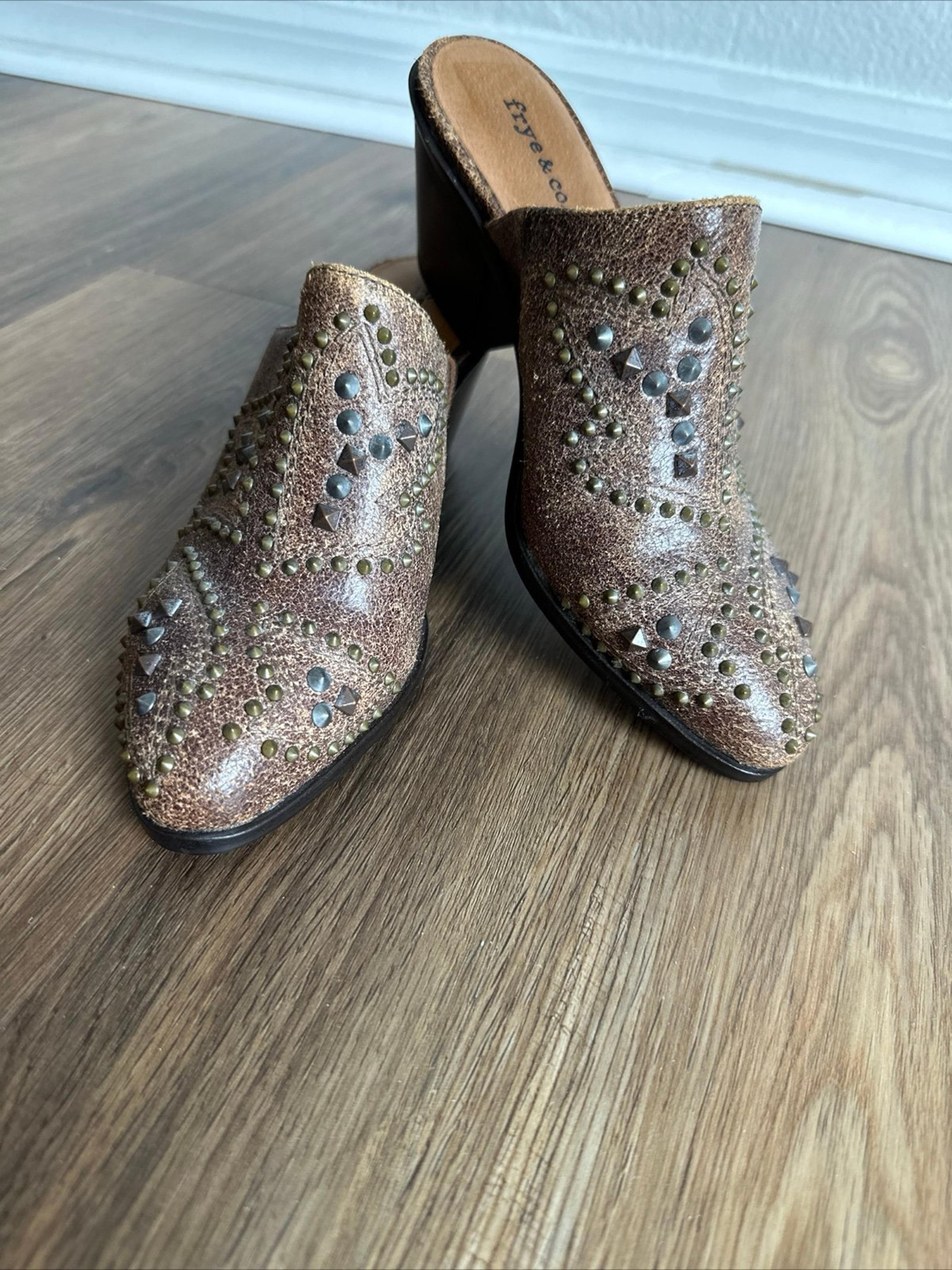 FRYE Women Brown metallic leather studded Mules SZ 6 Western Coastal Cowgirl EUC