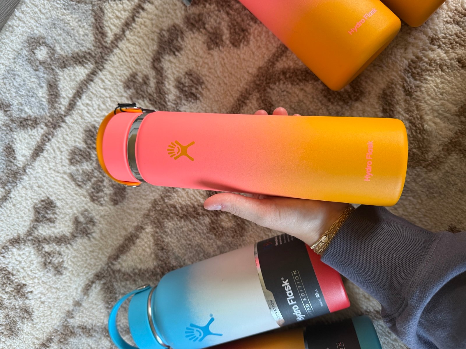 BRAND NEW Hydroflask Limited edition Hawaii 24oz Wide Cap in Hibiscus