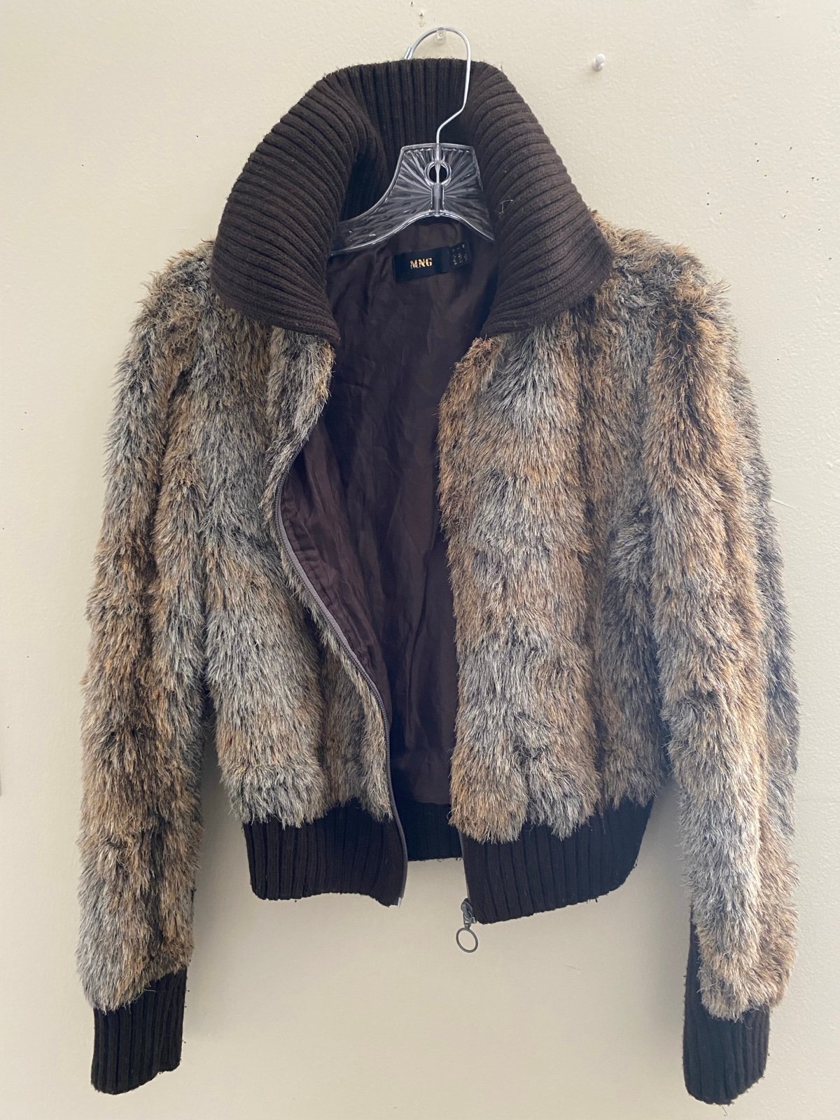 Mango (MNG) Cropped fur-effect bomber jacket -
