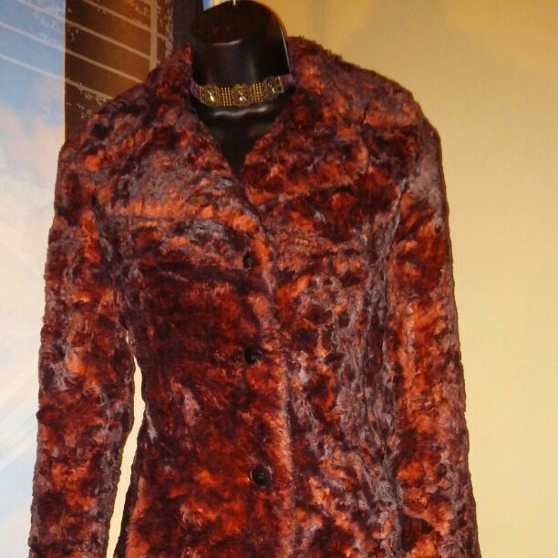 Gorgeous! Striking trench/winter coat.