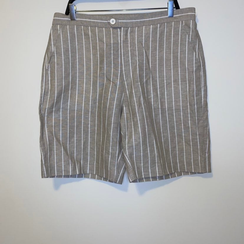 NWOT Gibson Latimer Tan and White Striped Shorts Size 14