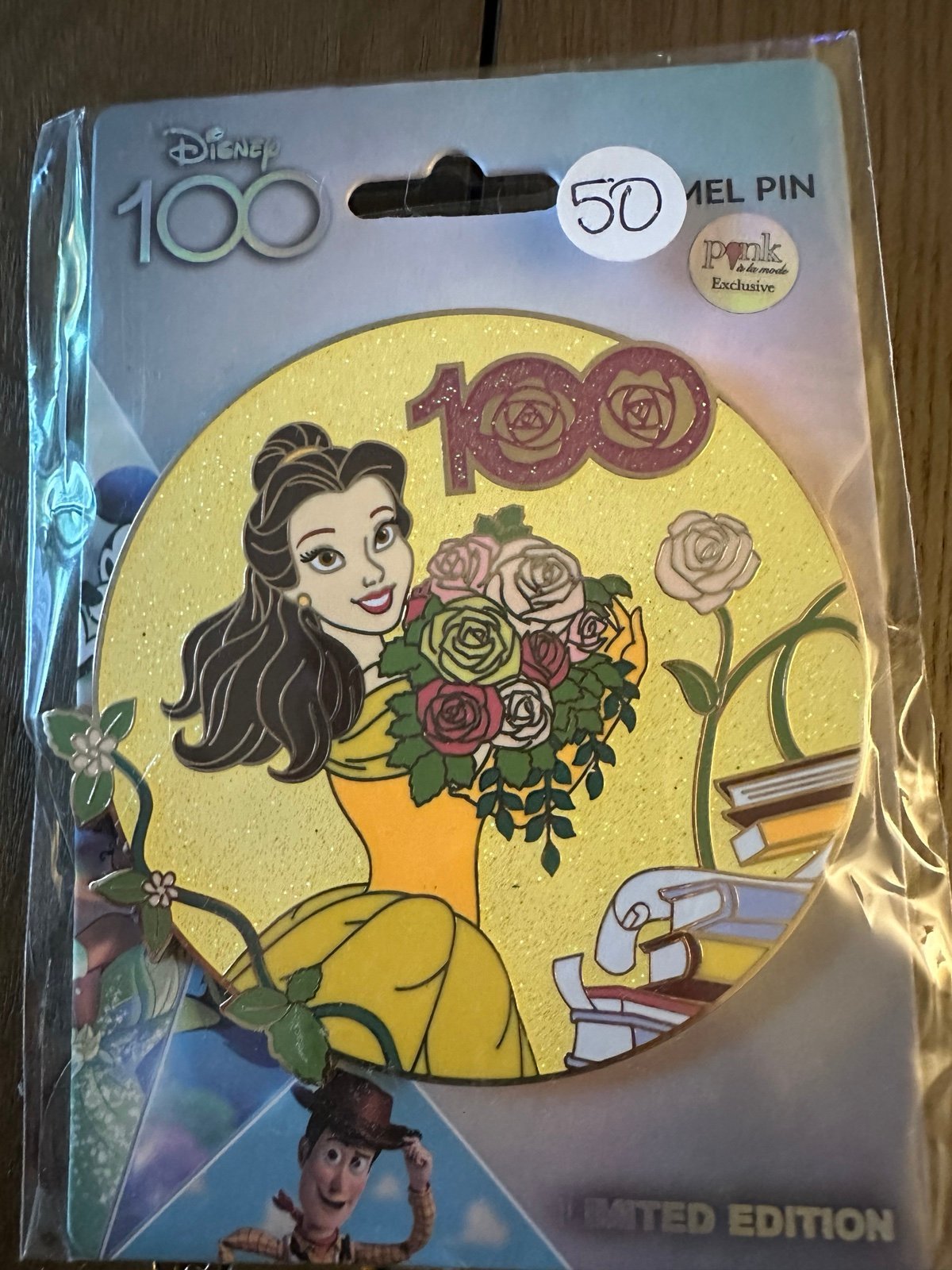 Belle enamel Pin