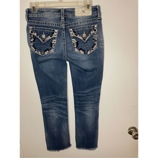 Miss Me Capri Women’s Frayed hem embroidered bling butt western jeans size 26