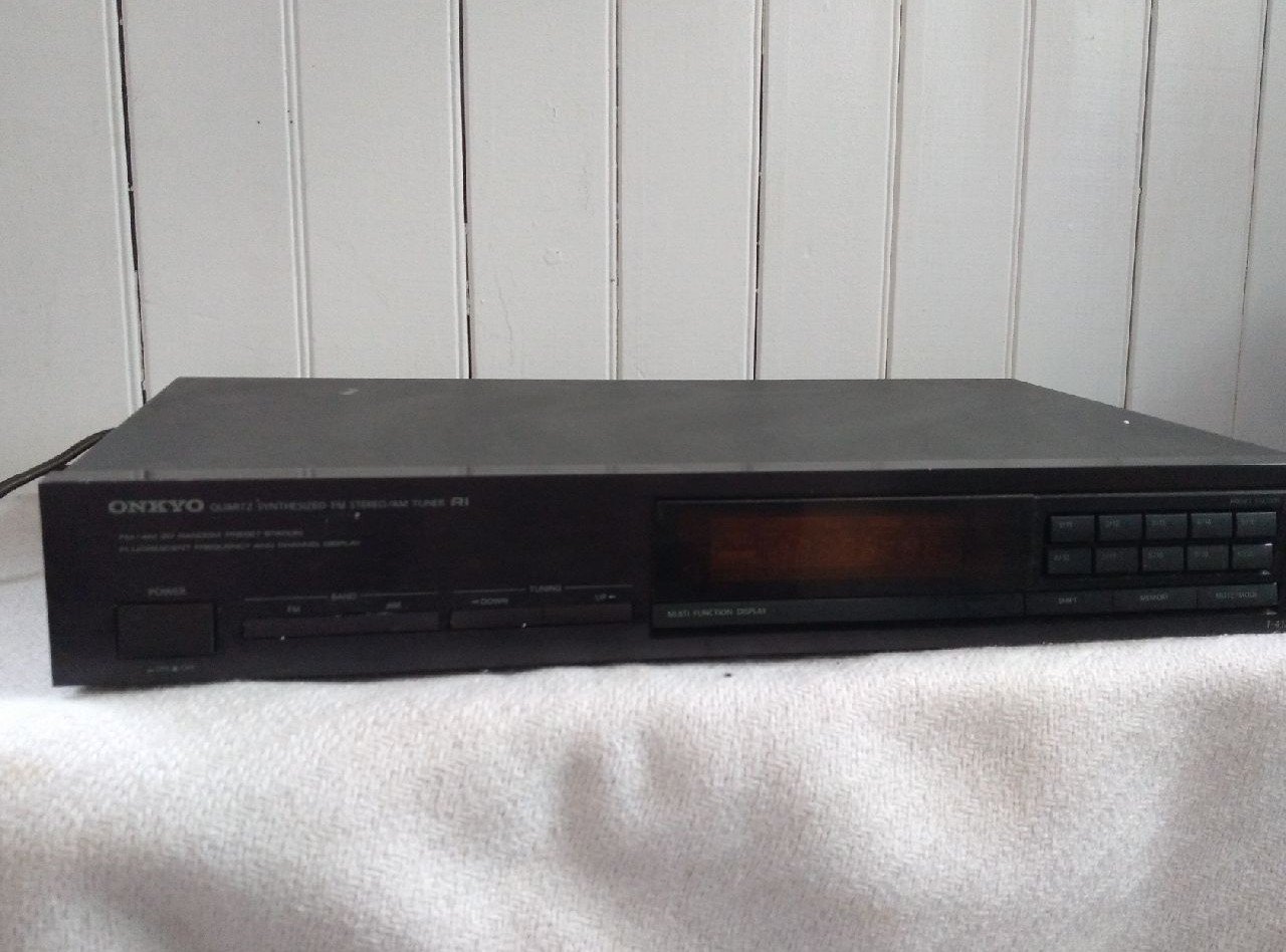 Onkyo Quartz Synthesized FM Stereo/AM Tuner RI Model T-4120