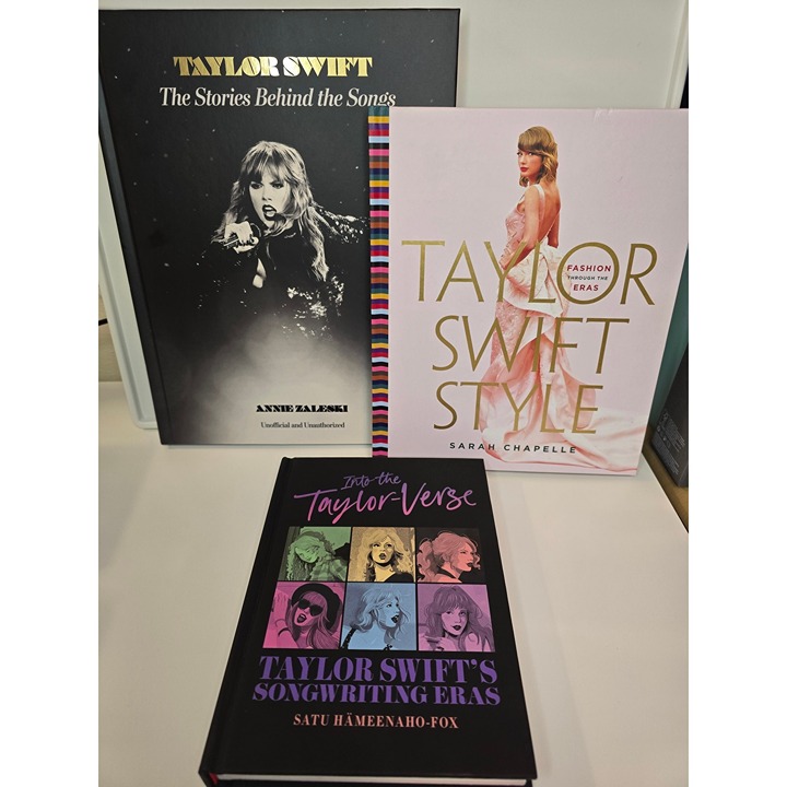 Taylor Swift Book Bundle