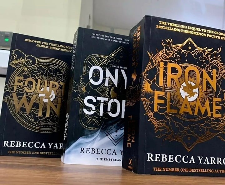 rth o WiOnyx Storm + Iron Flame + Fourth wing by Rebecca Yarros 3 books set Pape
