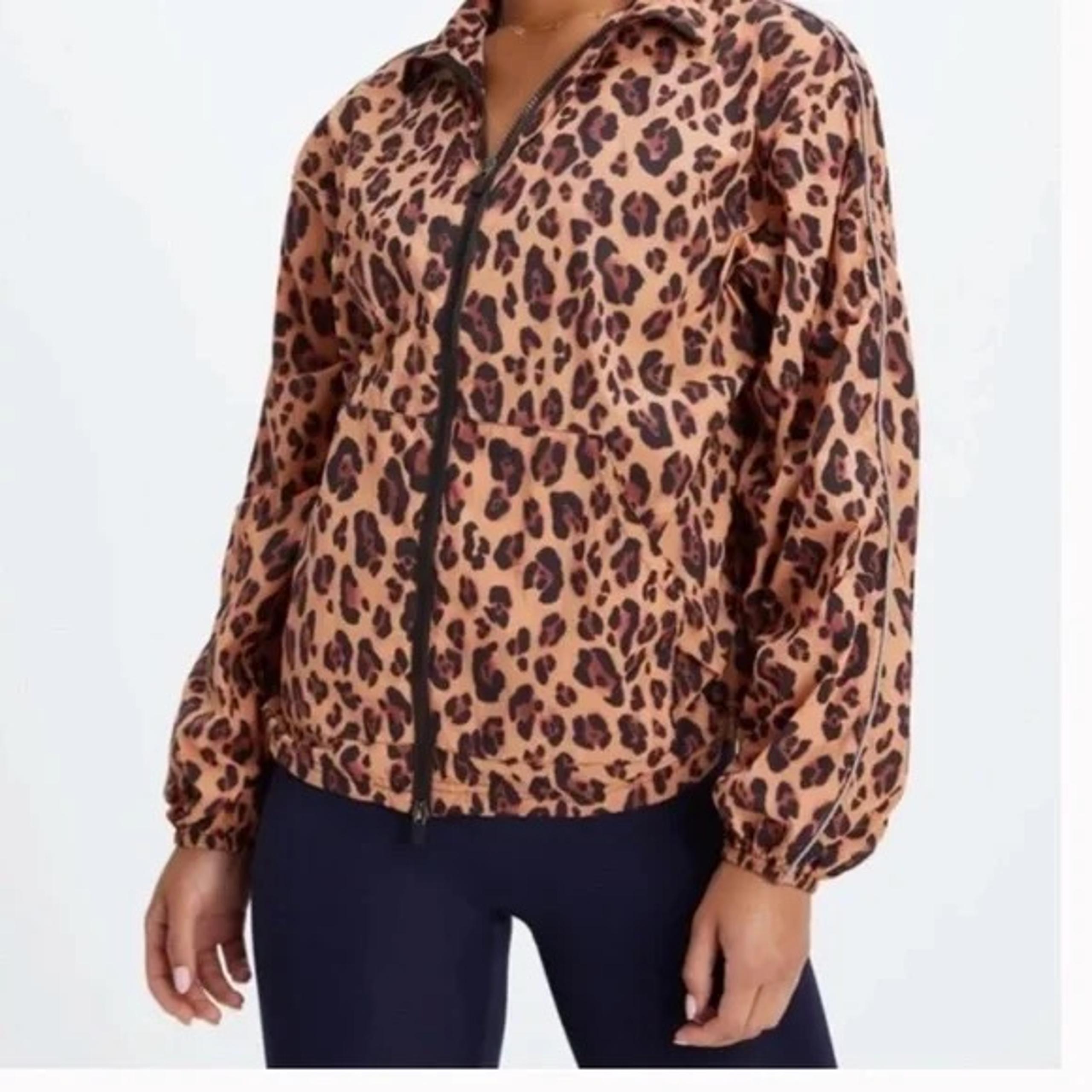 FABLETICS Women's Oversized Flyweight WindbreakerNatural Leopard/Black Large