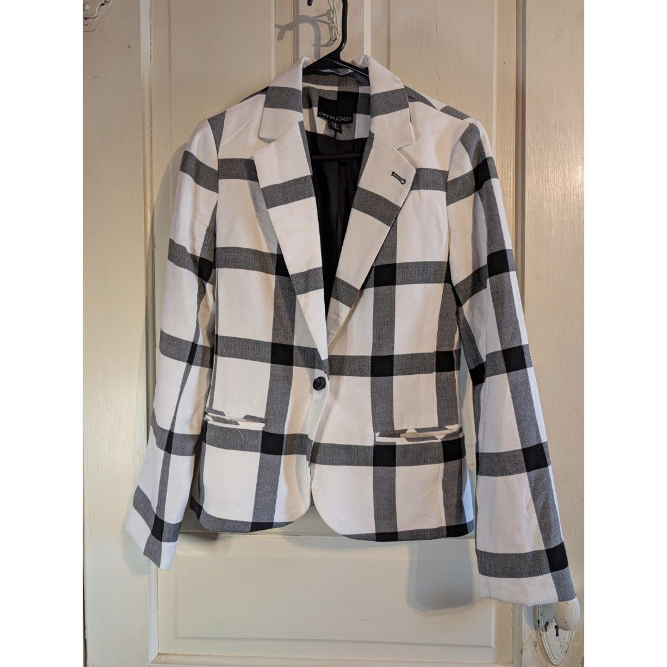 239- Cynthia Rowley Plaid Blazer Sz. Medium