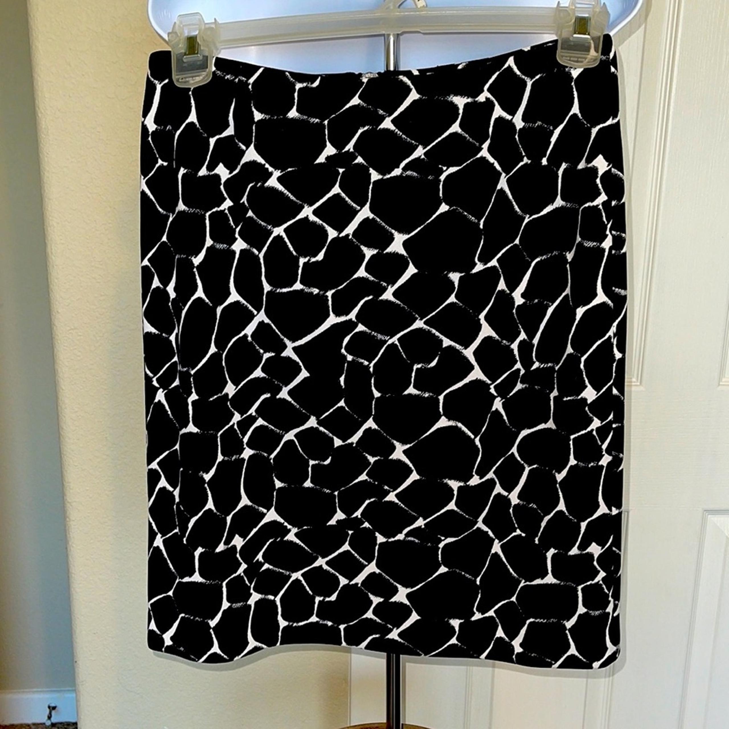 Alfani Petite black and white mini skirt size 8P