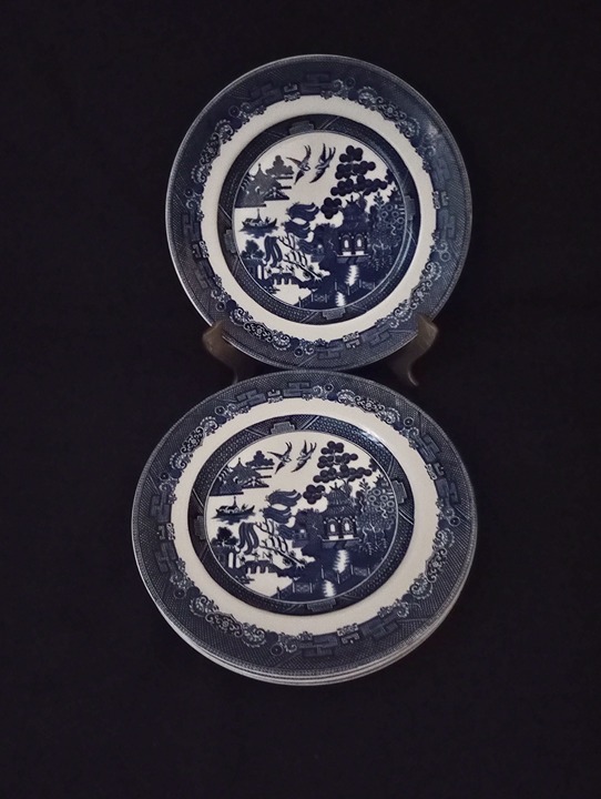 Johnson Brothers Blue Willow 10.25 Dinner Plates Made in England- Set of 4