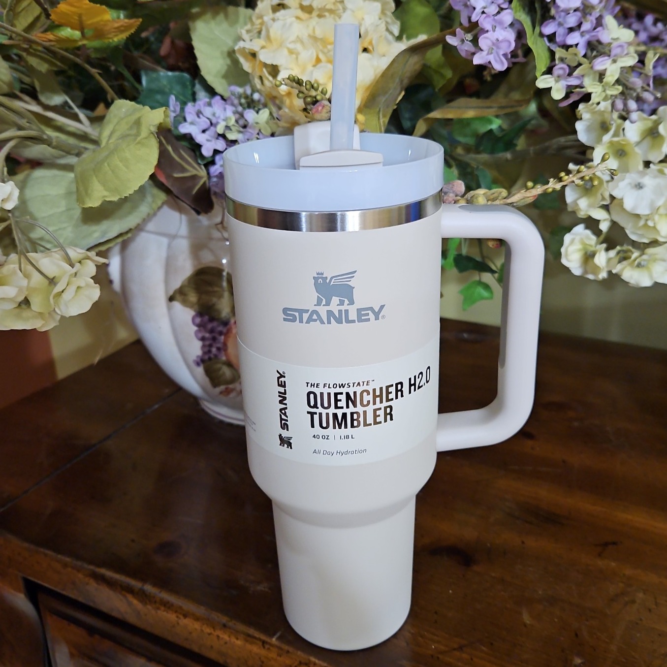 NIB -> STANLEY Quencher H2.0 FlowState™ Tumbler Dune (Soft Matte) | 40 oz