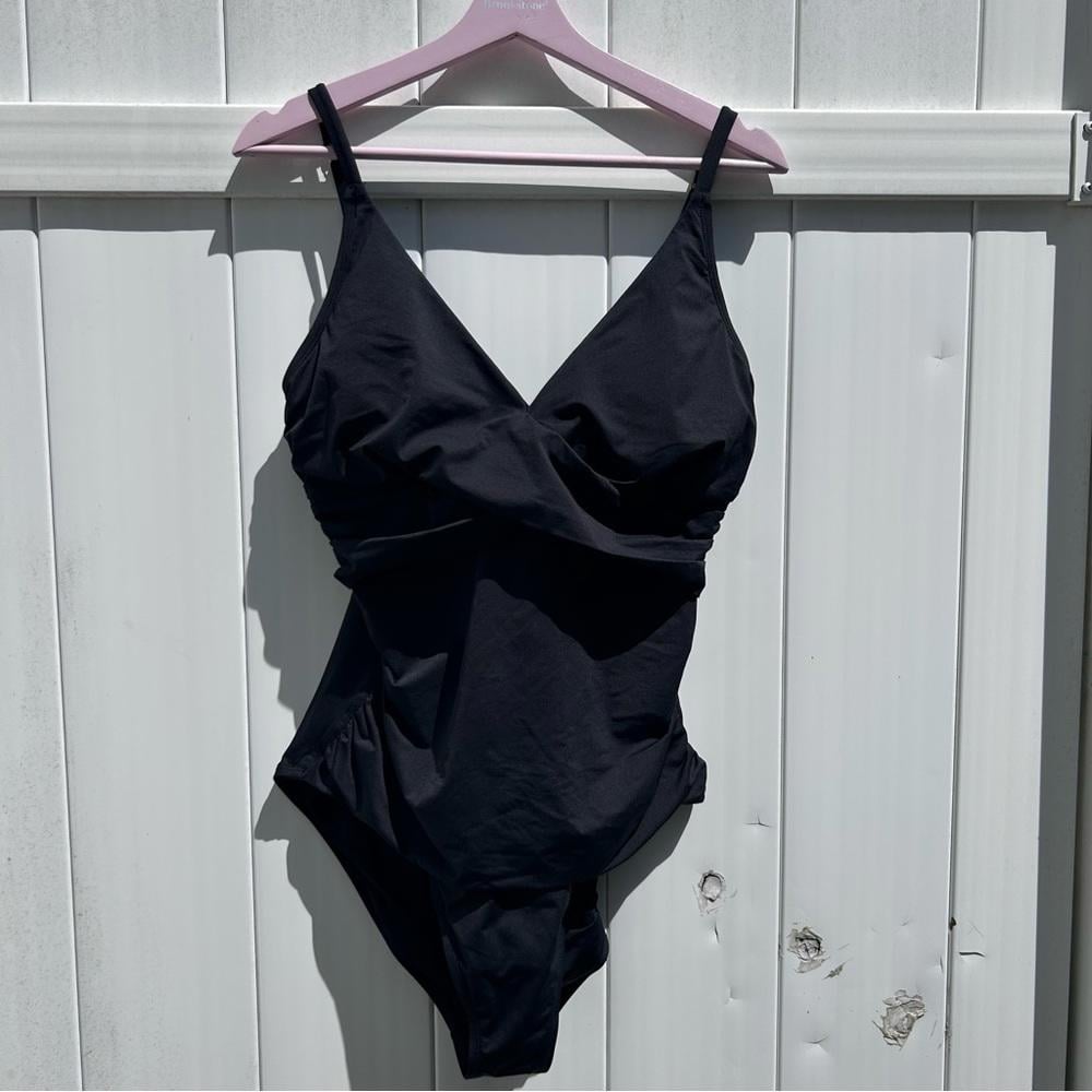 Tommy Bahama Black Ruched Sides Fully Lined One-Piece Ladies Swimsuit | Size 16