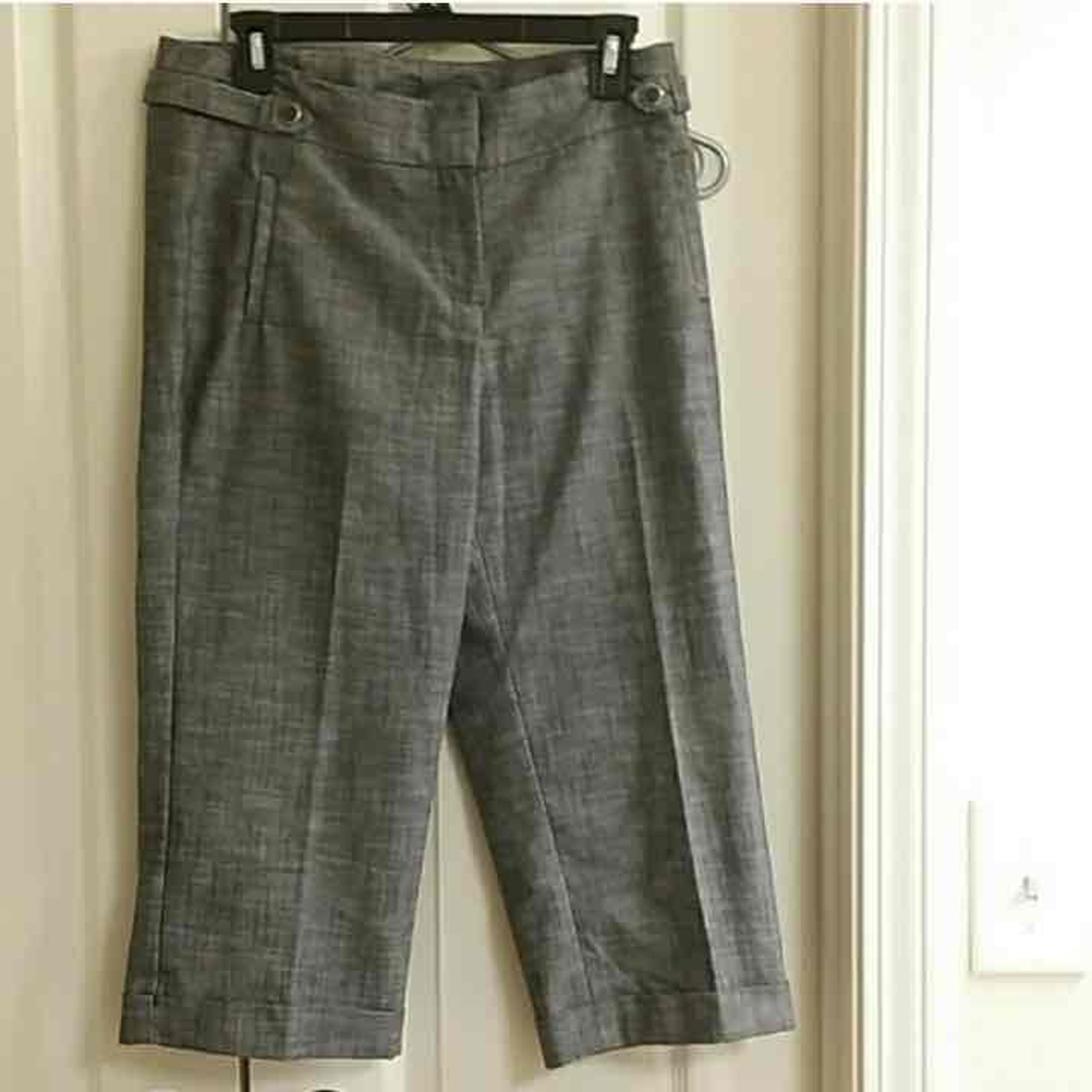 Nwt size 8 p New Directions cropped pant