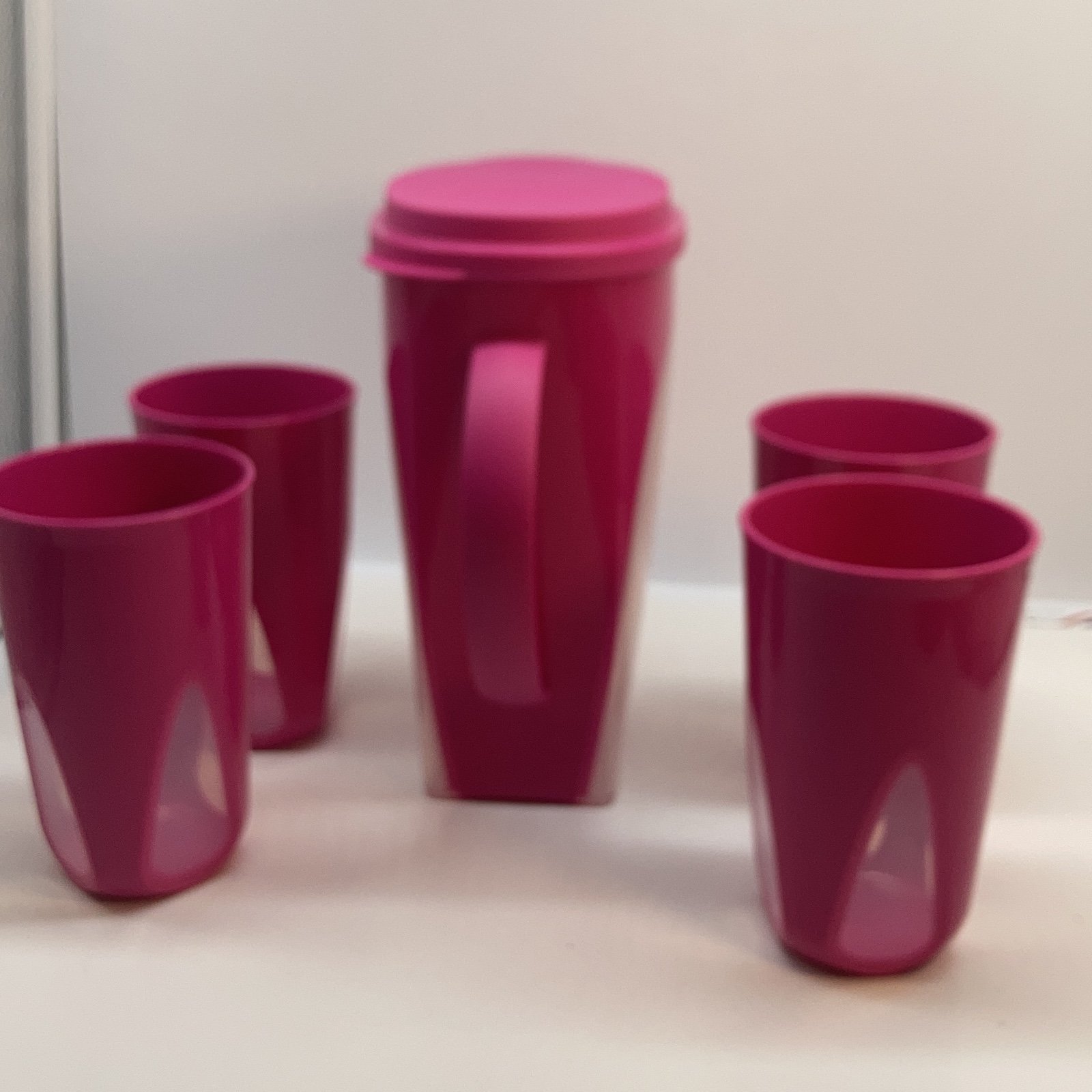 Tupperware Vision Jug & 4 Tumbler Pink Color