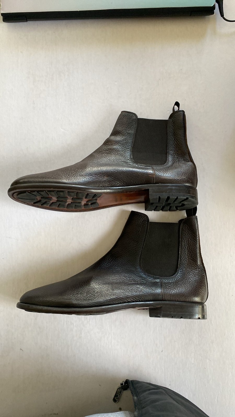 BARNEYS NEW YORK Men’s Dark Brown Pebbled Leather Chelsea Boots. Made in Italy