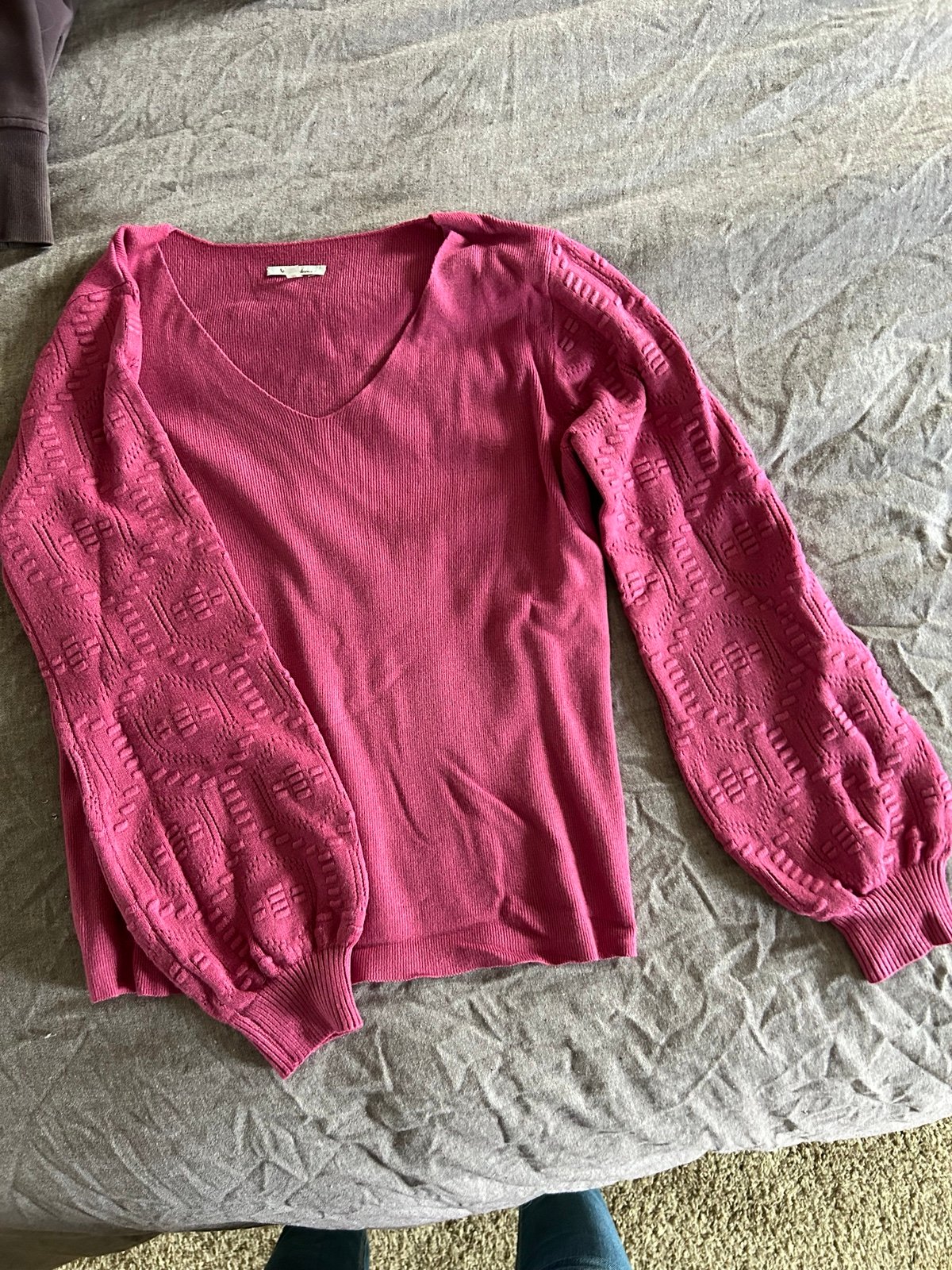 V-neck sweater fun sleeves