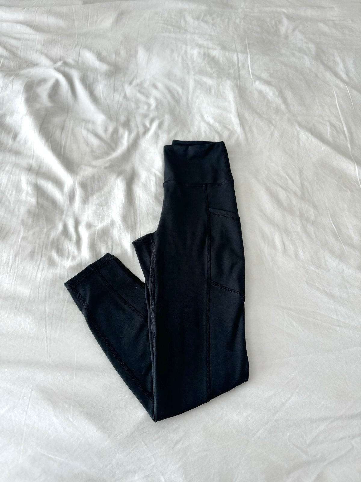 Black Easy Eclipse Side Pocket Ankle Leggings