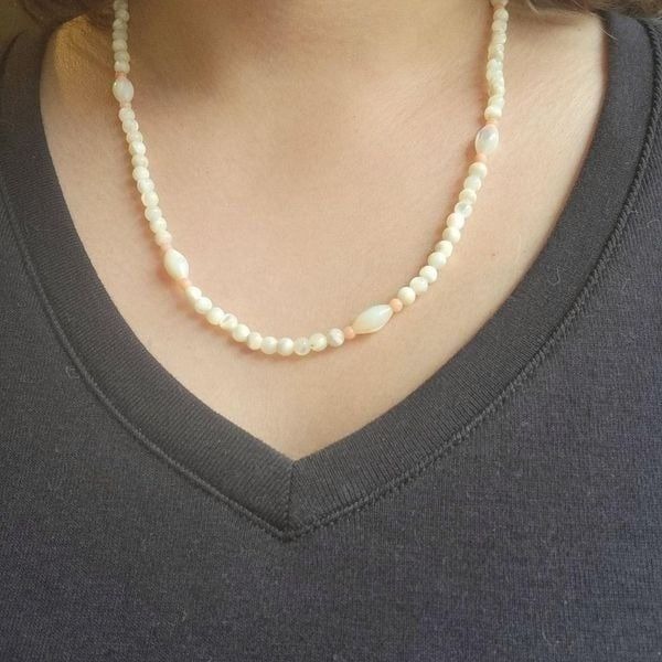 Vintage Dainty Mother of Pearl Shell Peach Bead Beaded Necklace