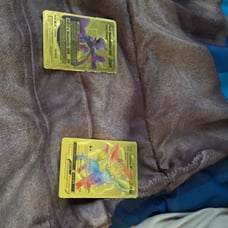 2 gold pokemon cards