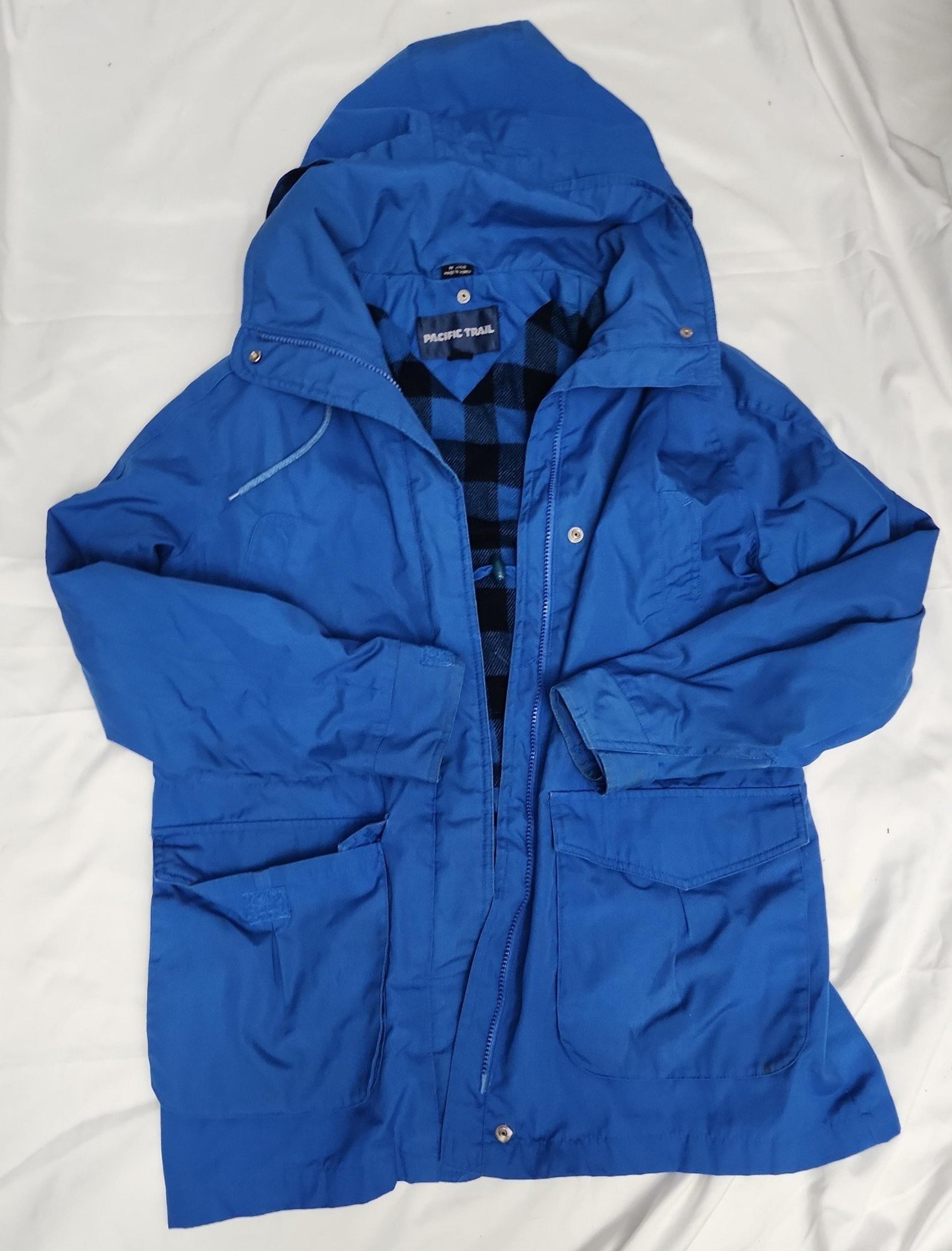 Pacific trail men's size large blue plaid jacket #M002