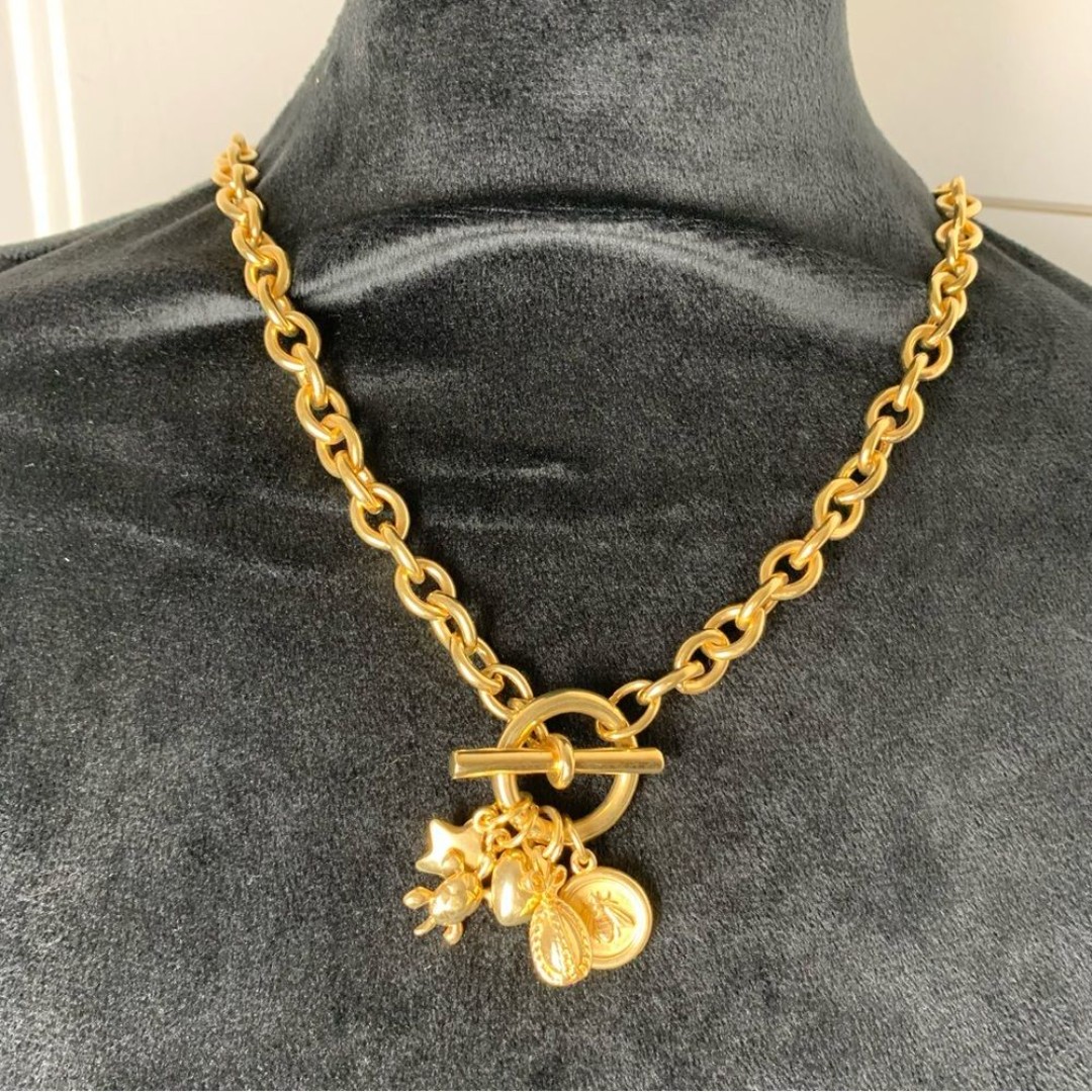 90s vintage Joan Rivers signed bold gold tone toggle necklace with charms 33”