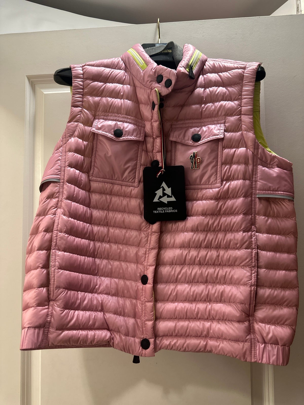 Moncler Women’s Puffer Vest Size 3 (Large)