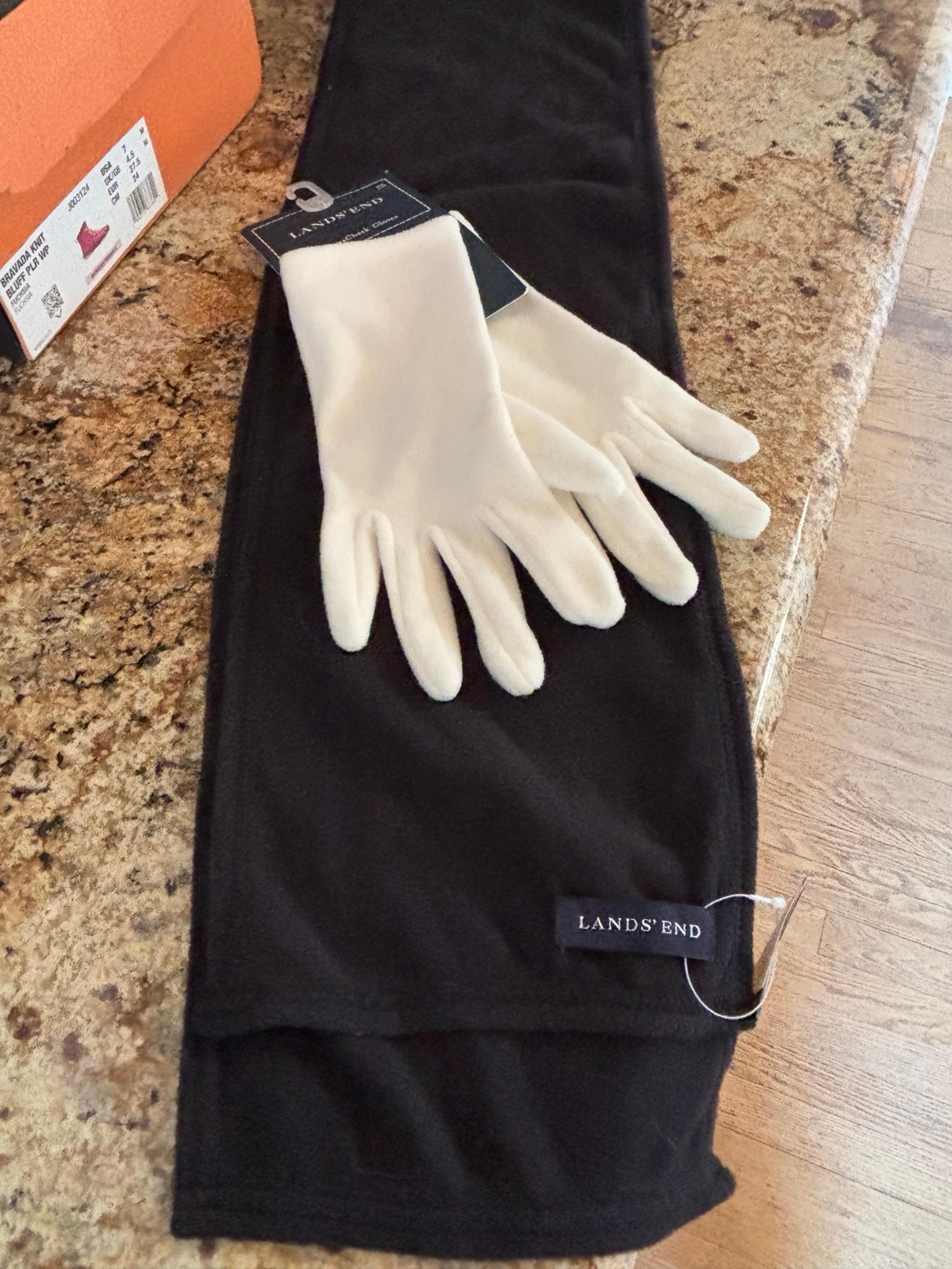 Land’s End NWT women’s fleece  black scarf and white gloves