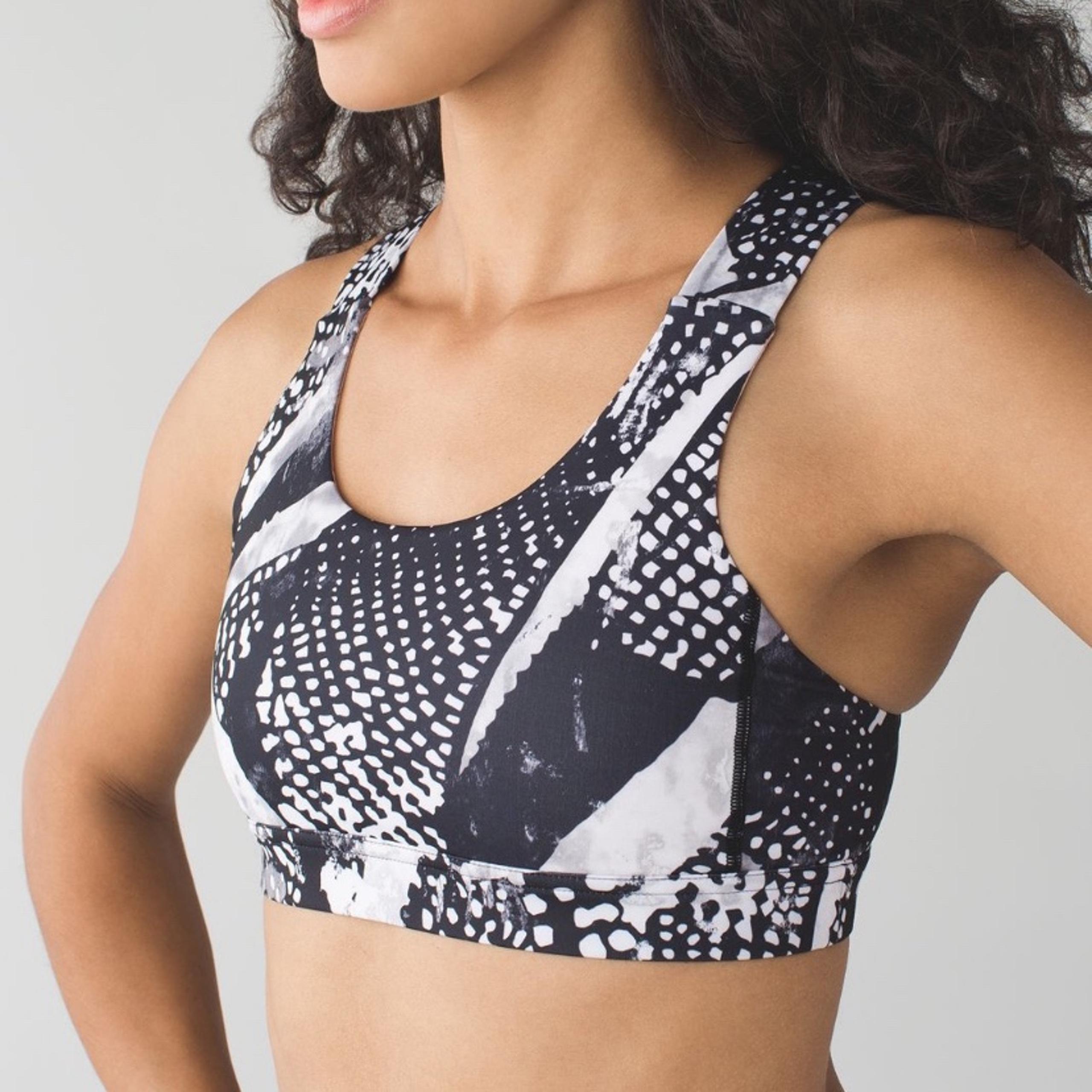 Lululemon All Sport Bra black and white pattern size 6 women’s
