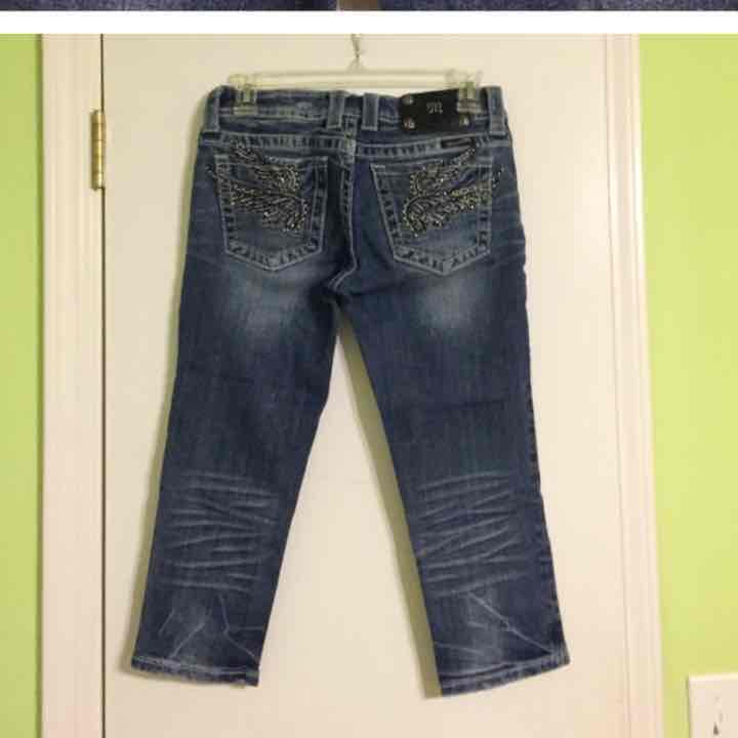 MISS ME CROPPED CAPRI JEANS SIZE 26