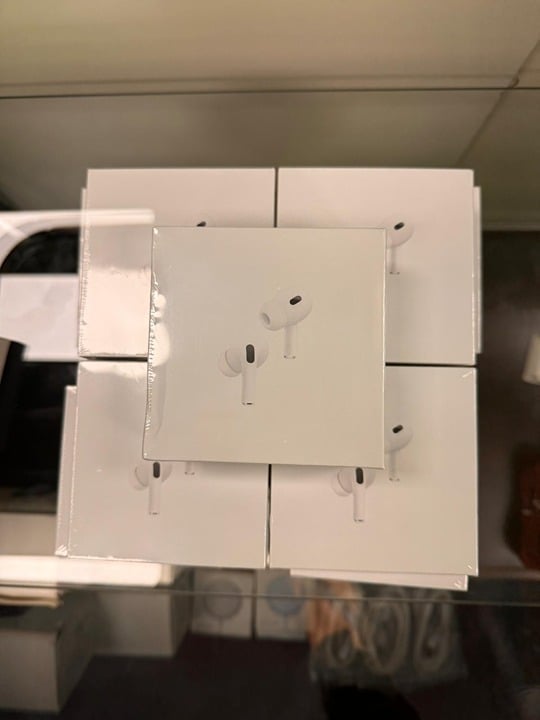 Apple Airpods pro 2 with Active Noise Cancellation