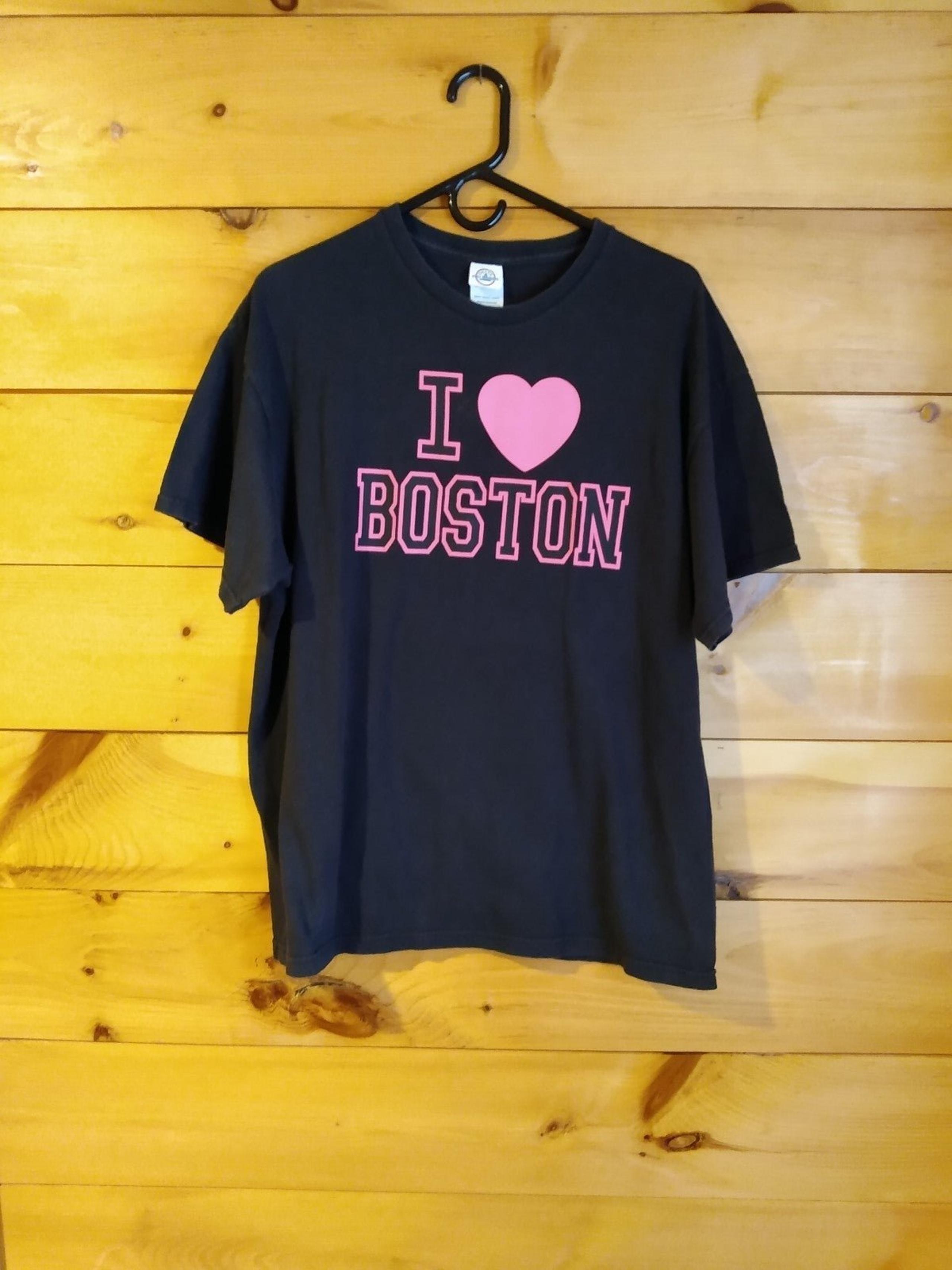 XL-"I heart Boston" black with pink graphics Tee shirt