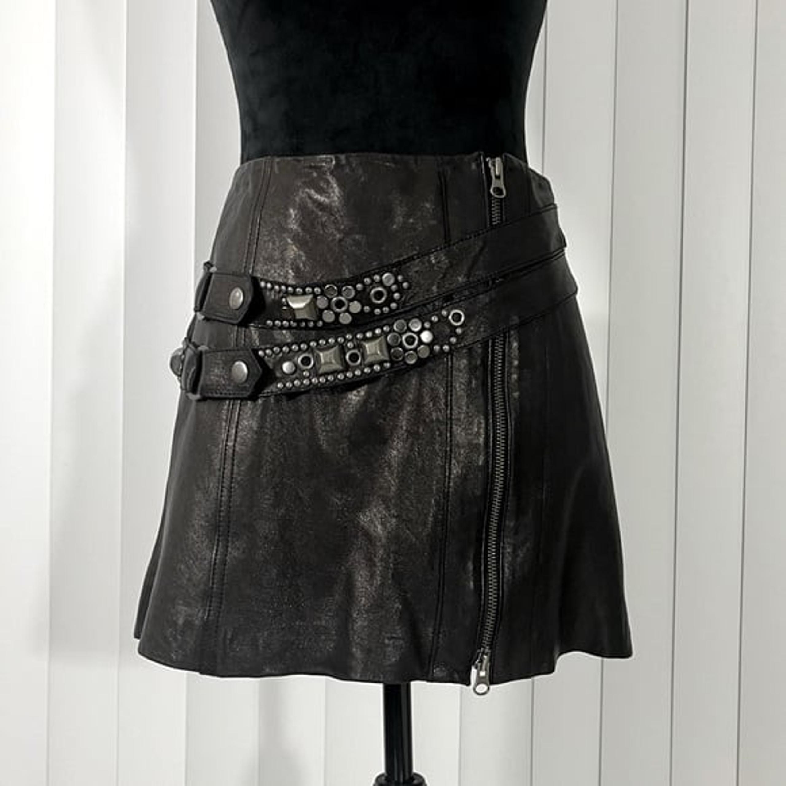 NANETTE LEPORE I’m No Angel Leather Mini Skirt Studded Straps Zip Up Black 4