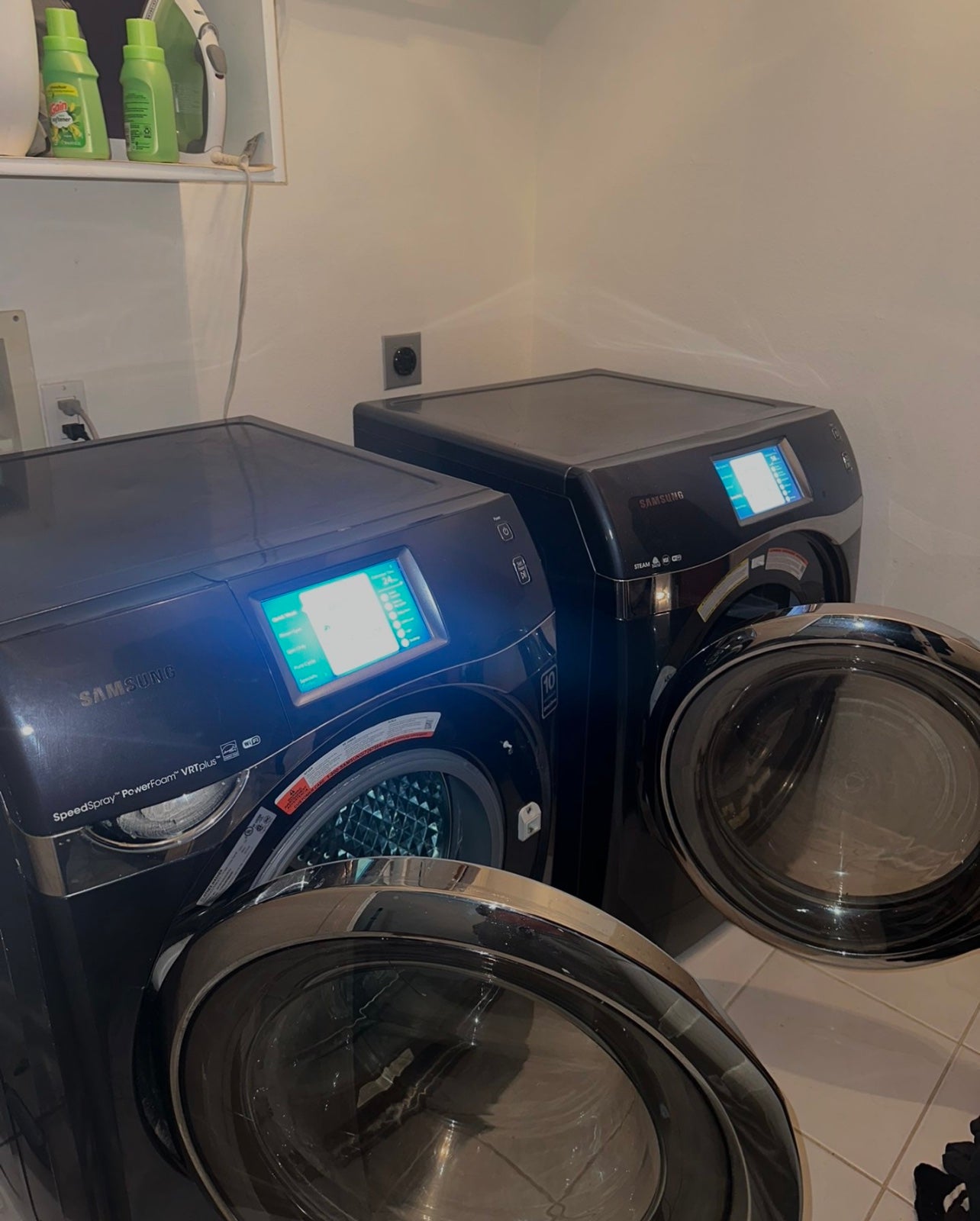Samsung touchscreen smart washer and dryer + VRT w/WiFi