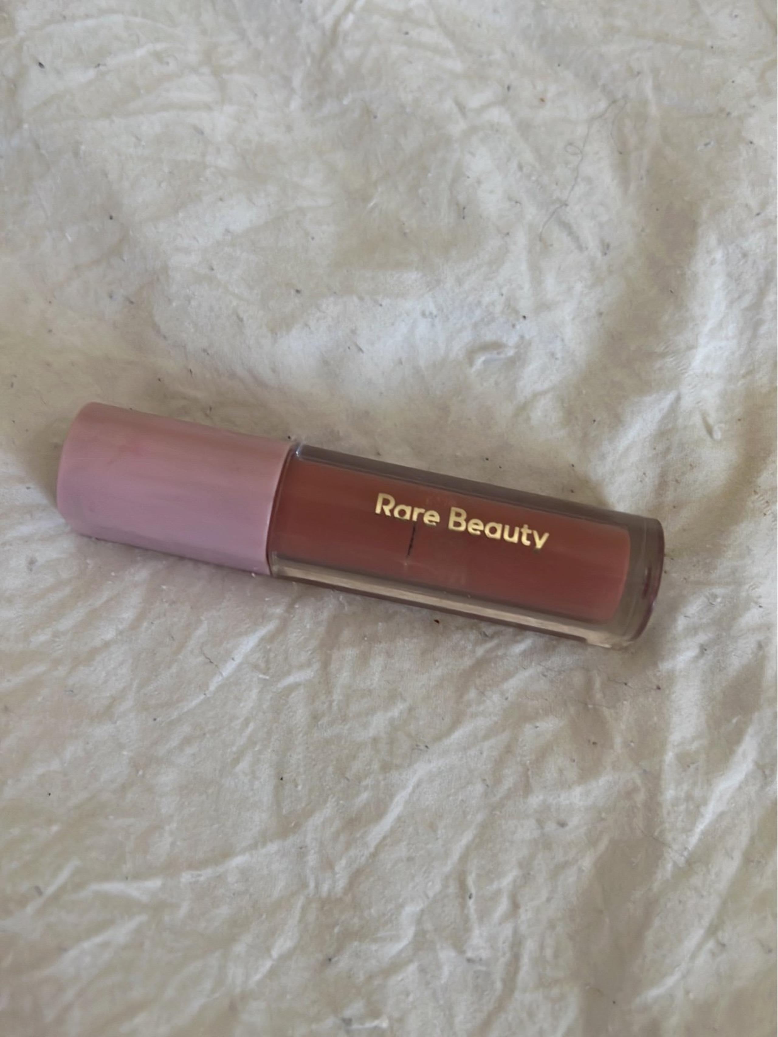 Rare Beauty liquid eyeshadow - Selena Gomez
