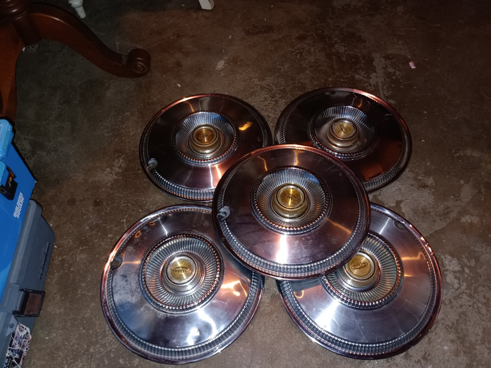 5-14 Chrysler Newport hubcaps