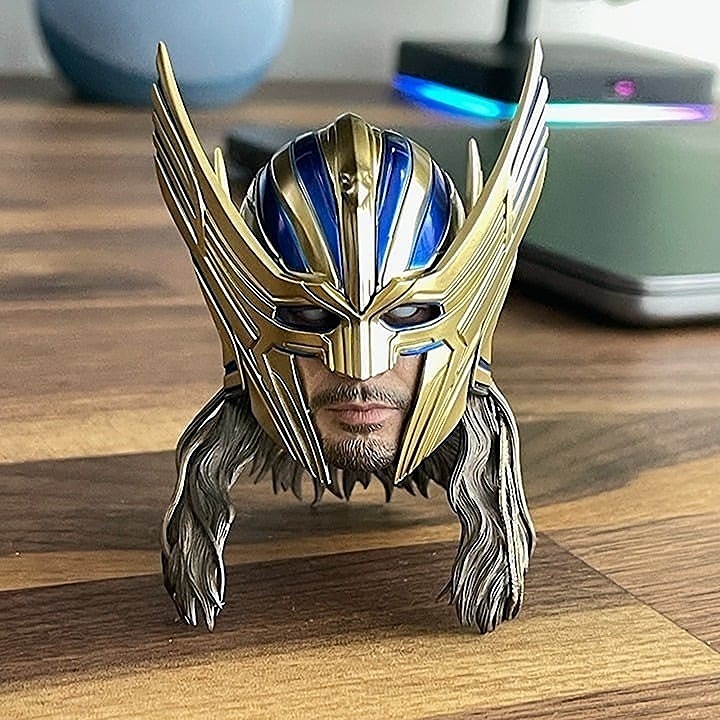 Hot Toys Thor Love & Thunder Deluxe Masked Head