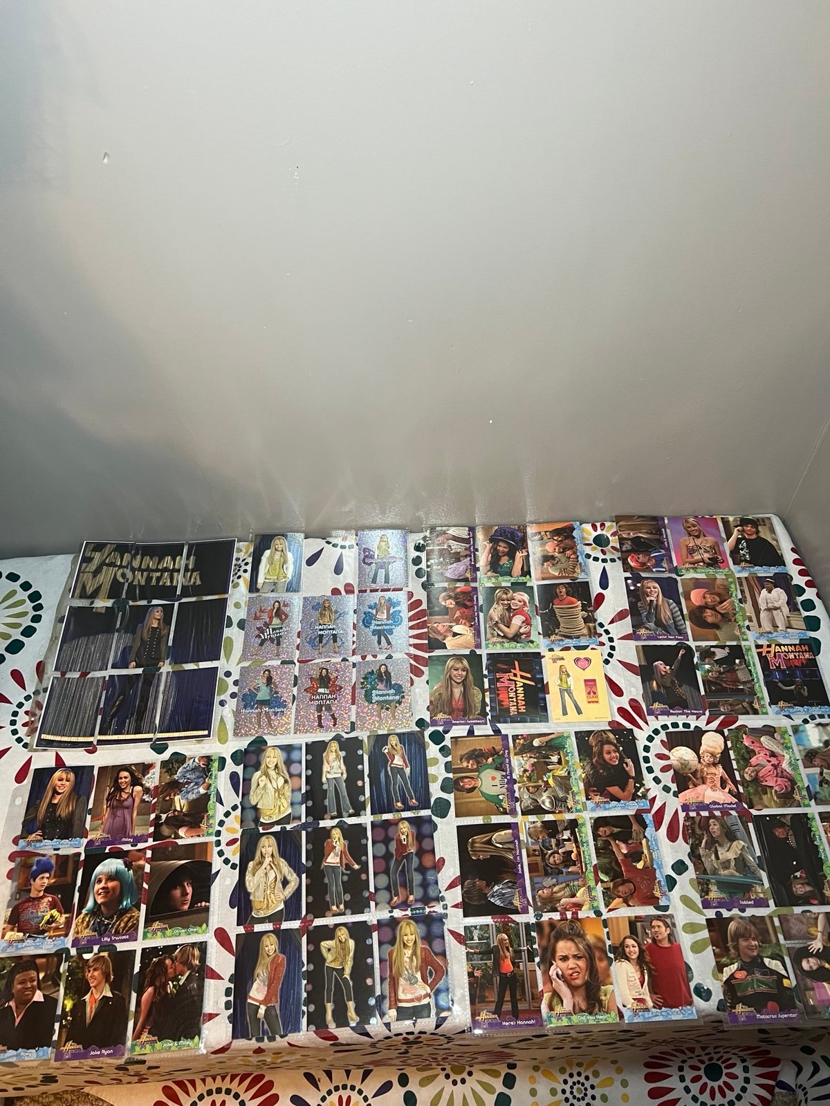 VTG HANNA MONTANA-MILEY CYRUS Disney 116 Collector Card Lot Foils & Stickers