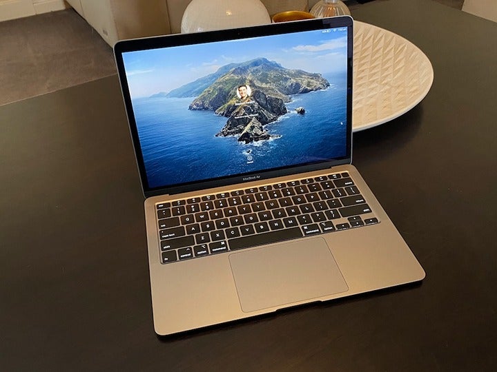 Macbook Air 2020 11''- Used, Works well