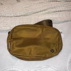 Lululemon Everywhere Belt Bag