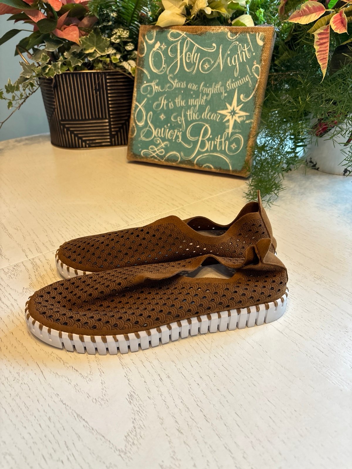 Isle Jacobson slip on