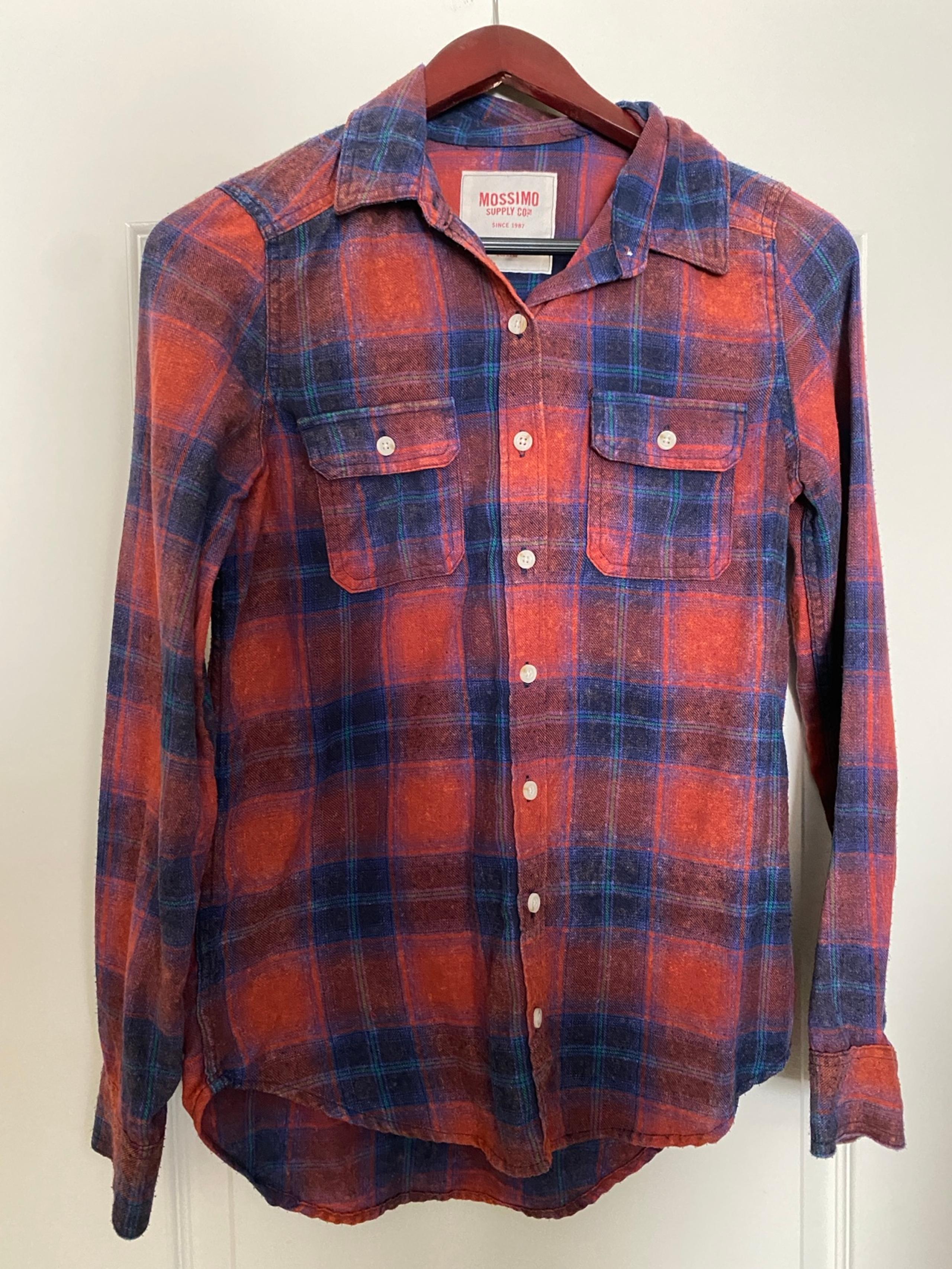 Mossimo women button down flannel shirt red blue