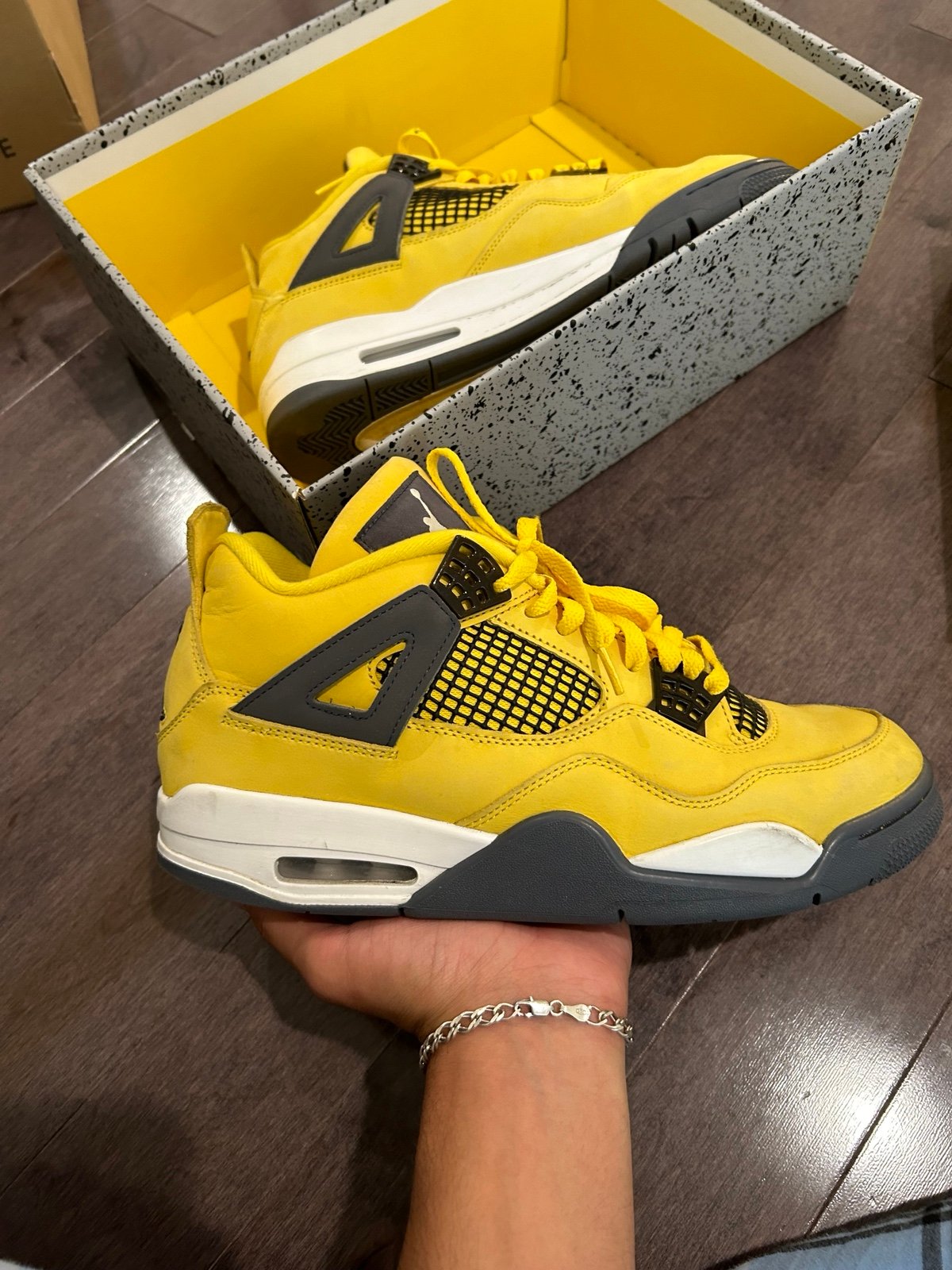 Jordan 4 lightning